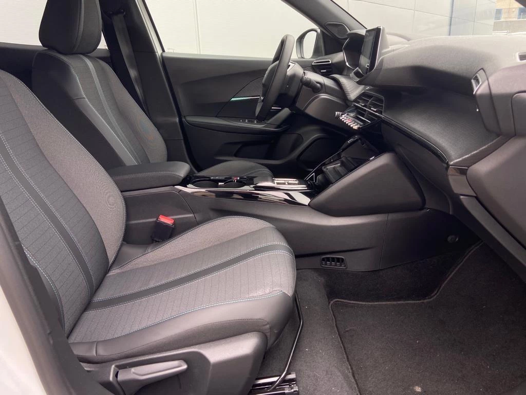 Peugeot-e-2008-image-16