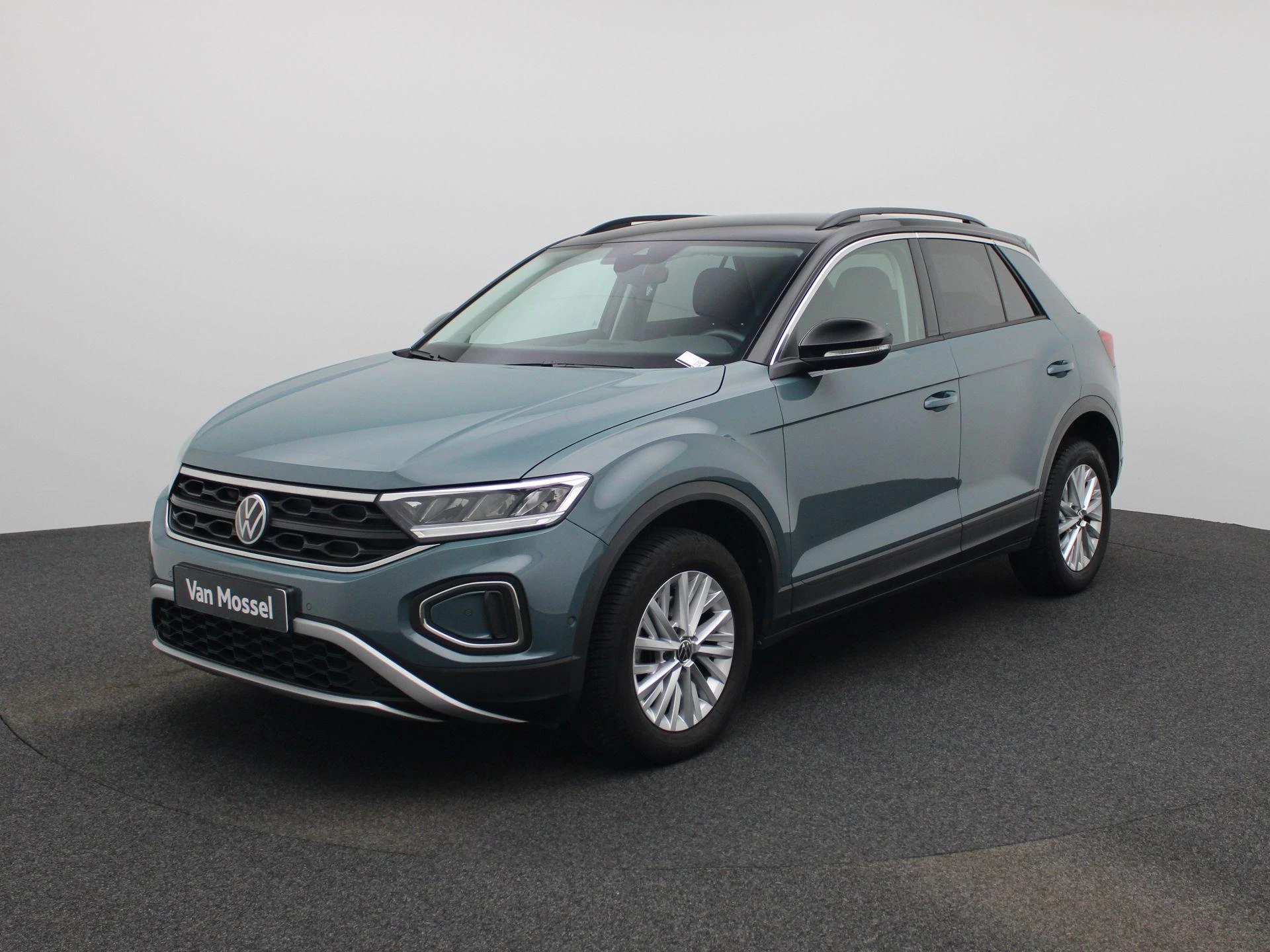 Volkswagen-T-Roc-image-0