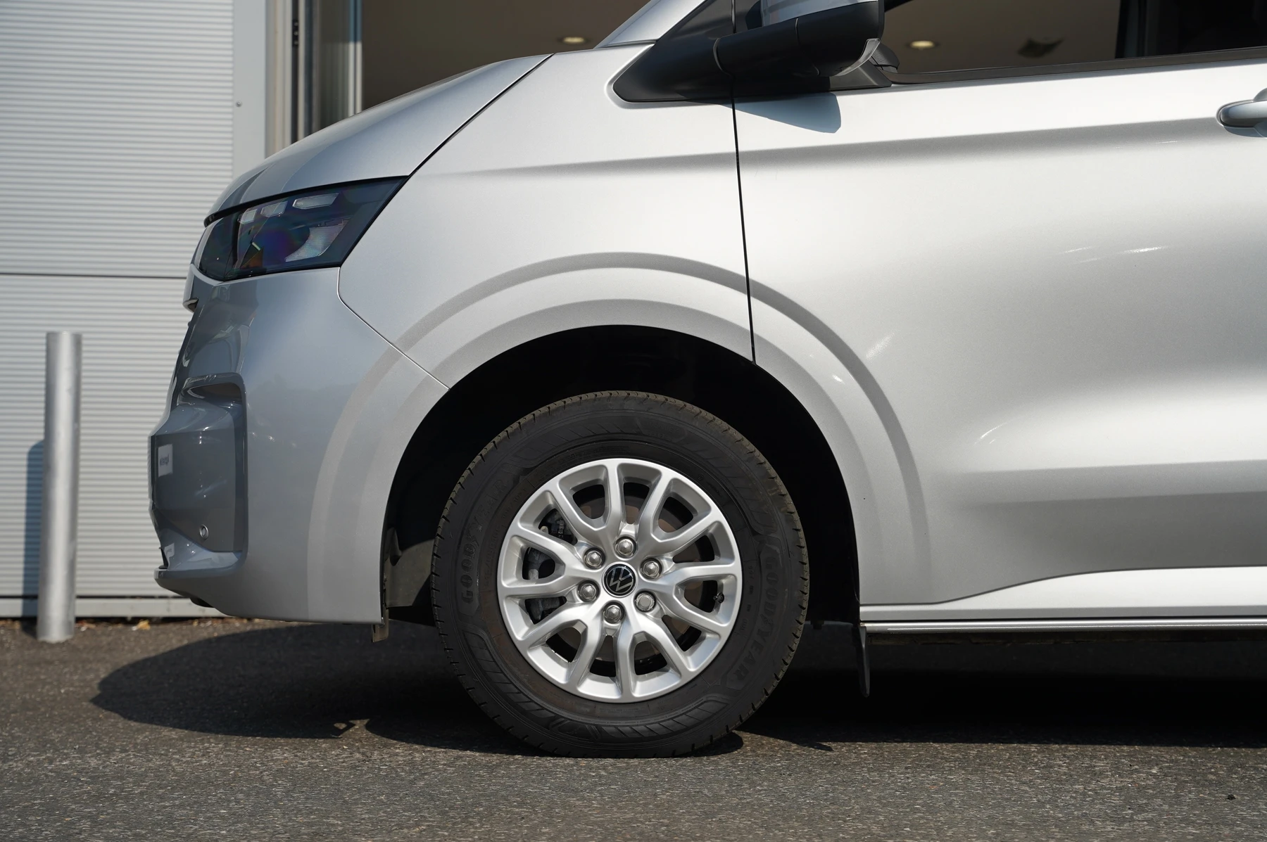 Volkswagen-Transporter-image-4