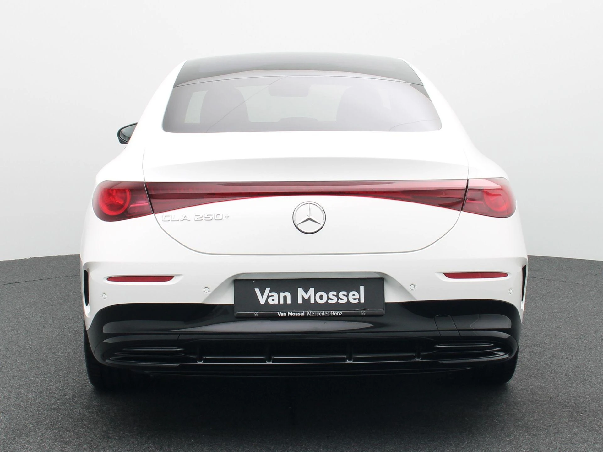 Mercedes-Benz-CLA-image-4