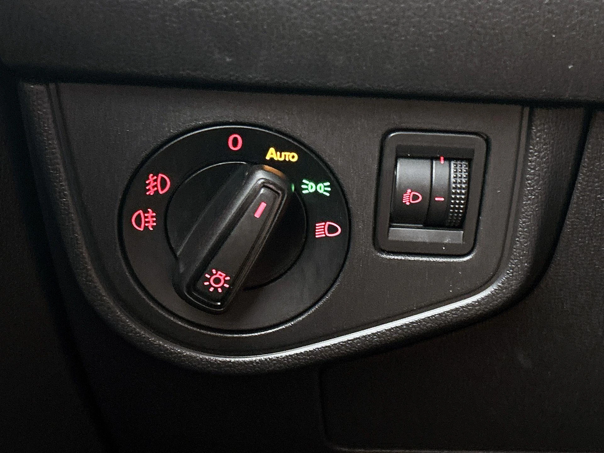 Volkswagen-Polo-image-23