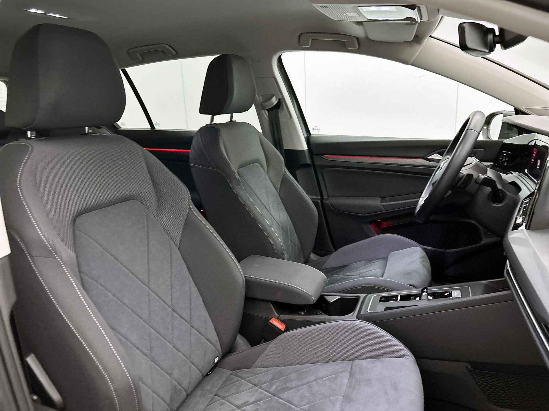 Volkswagen-Golf-image-33