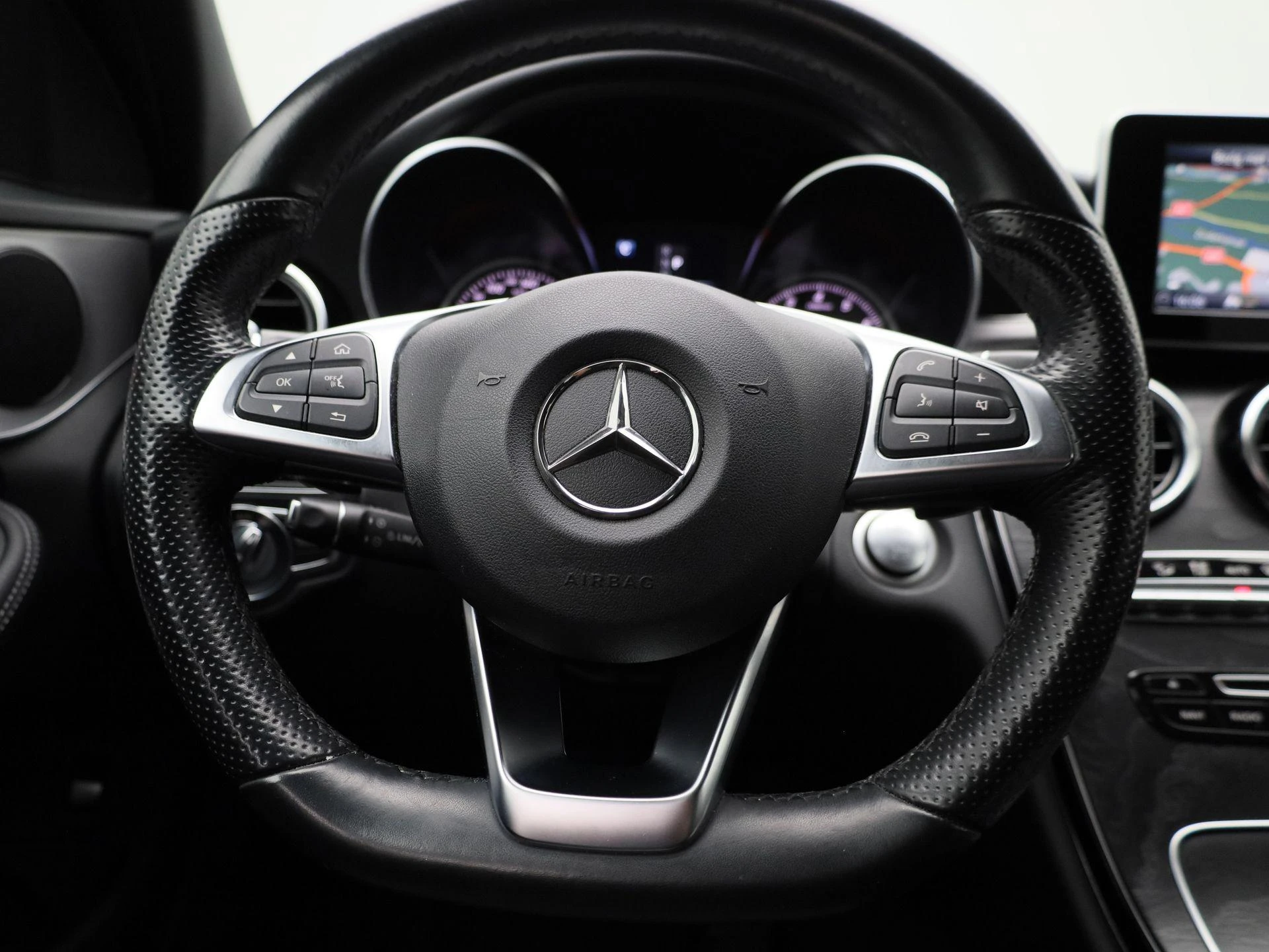 Mercedes-Benz-C-Klasse-image-6