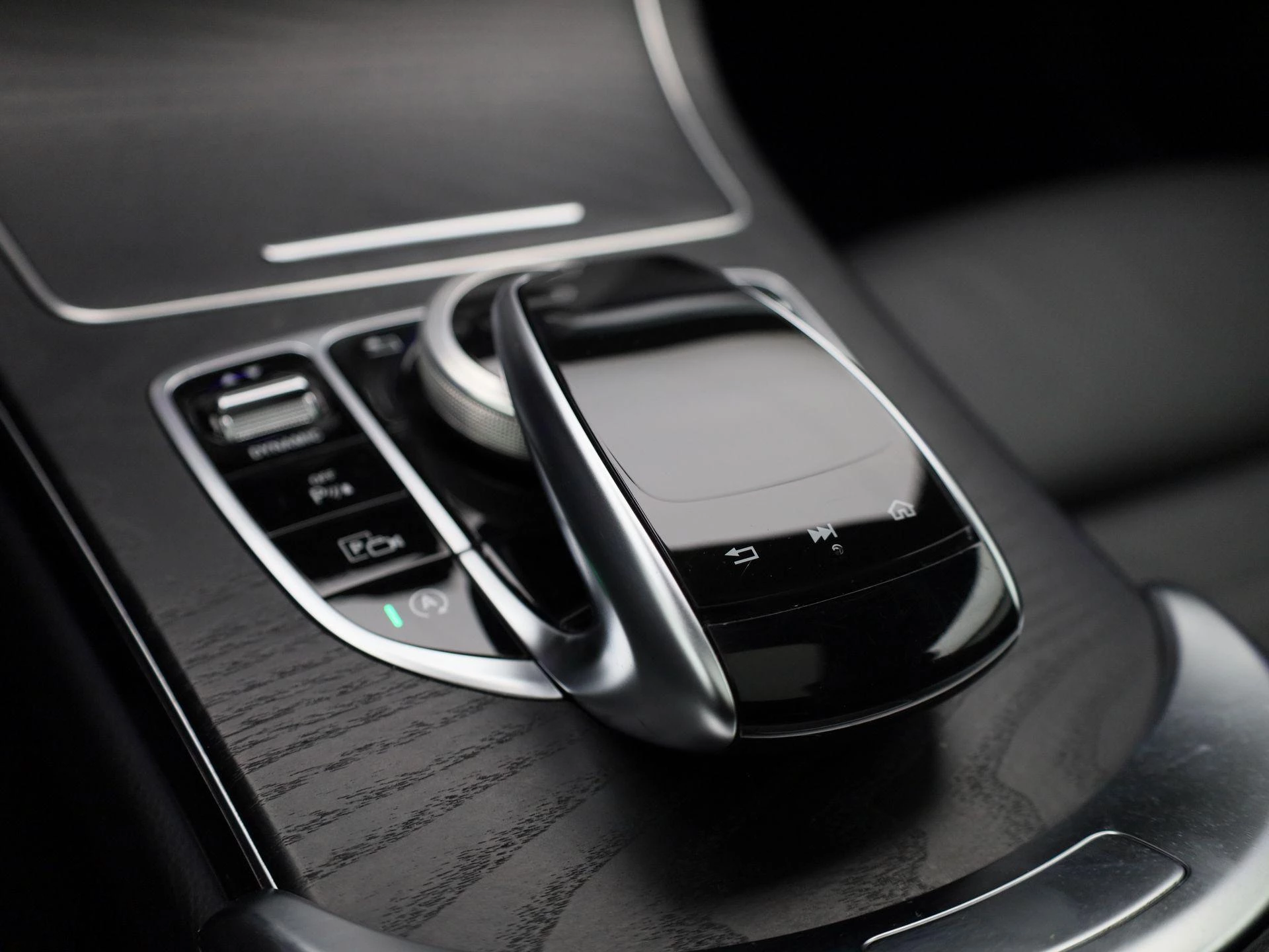 Mercedes-Benz-C-Klasse-image-20
