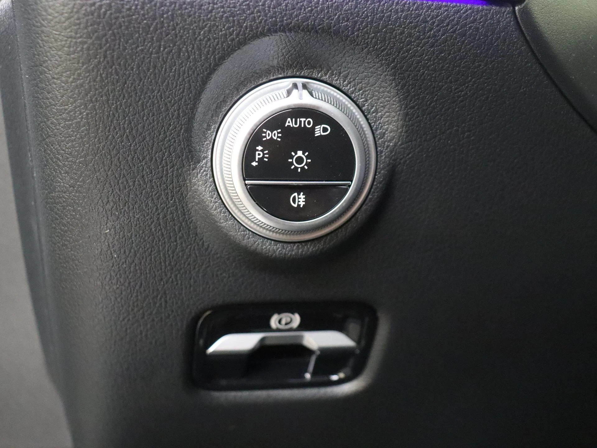 Mercedes-Benz-C-Klasse-image-23