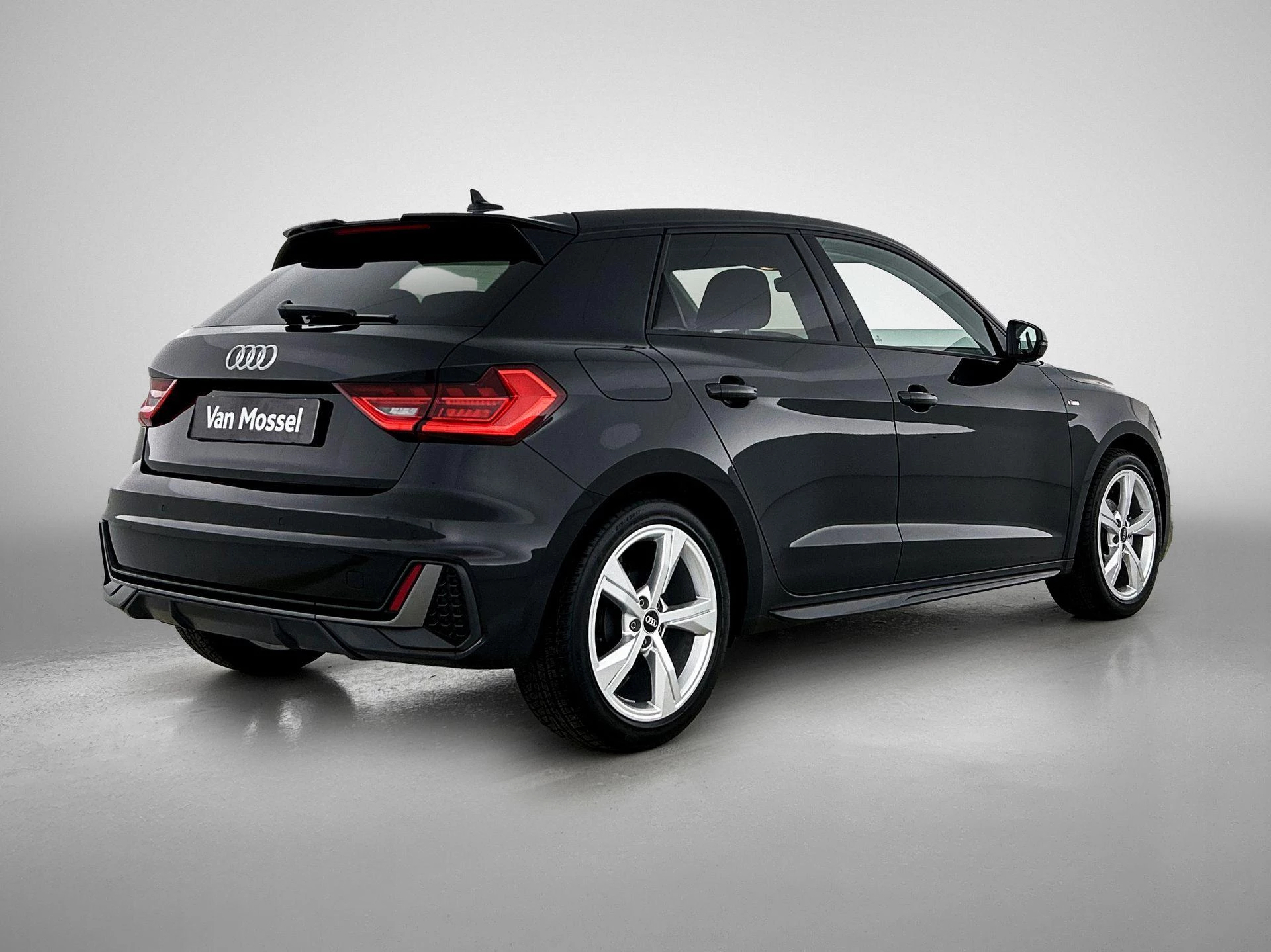 Audi-A1 Sportback-image-4