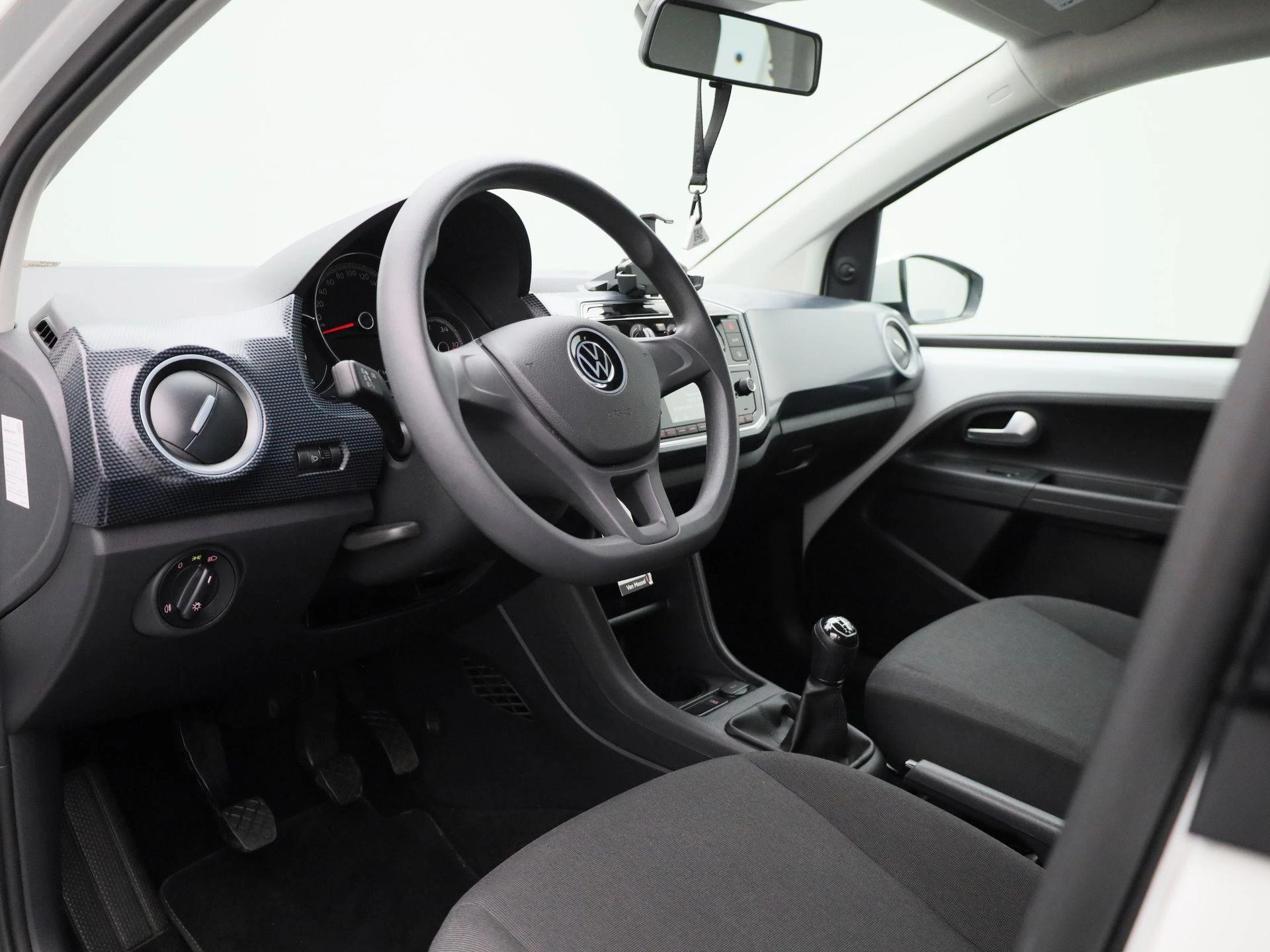 Volkswagen-up!-image-23