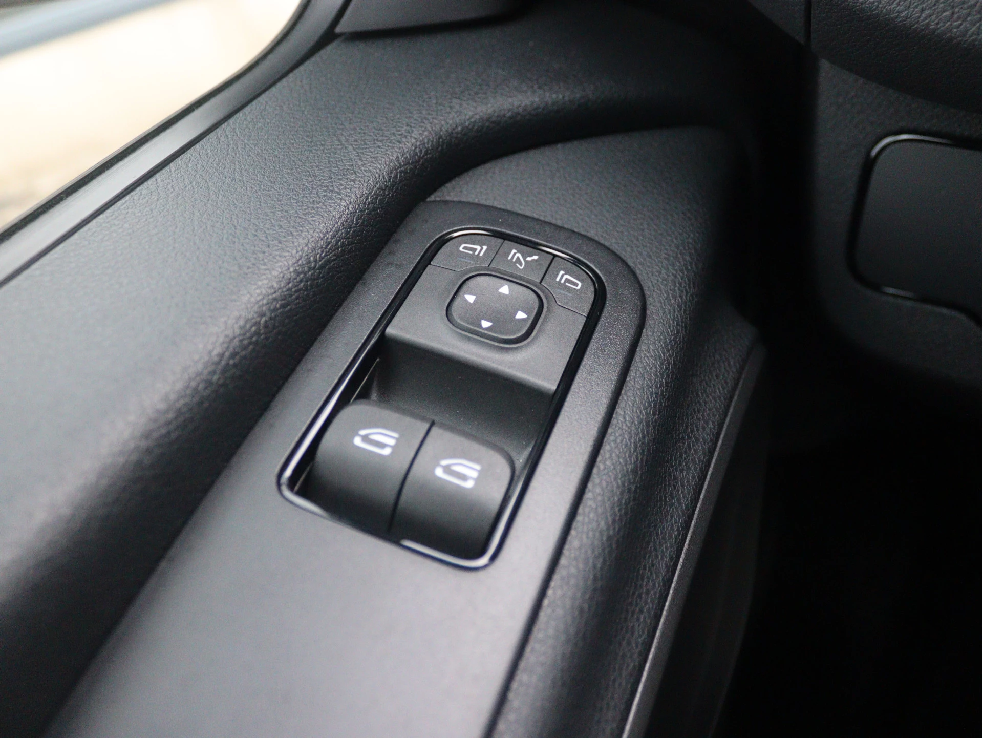 Mercedes-Benz-Sprinter-image-4