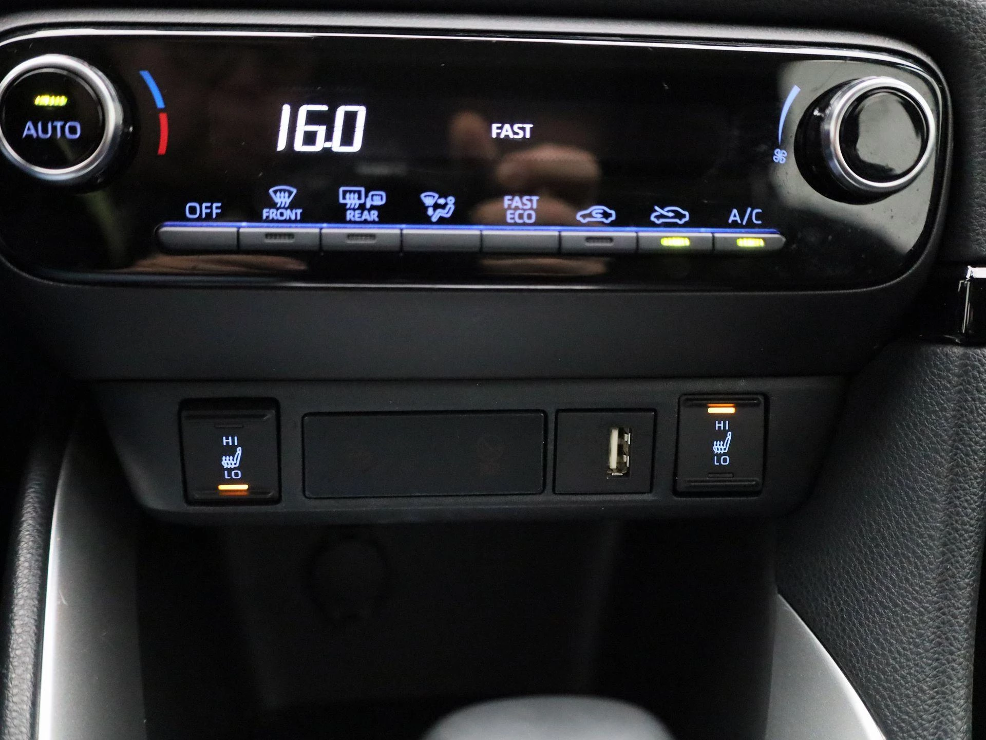 Mazda-2 Hybrid-image-19