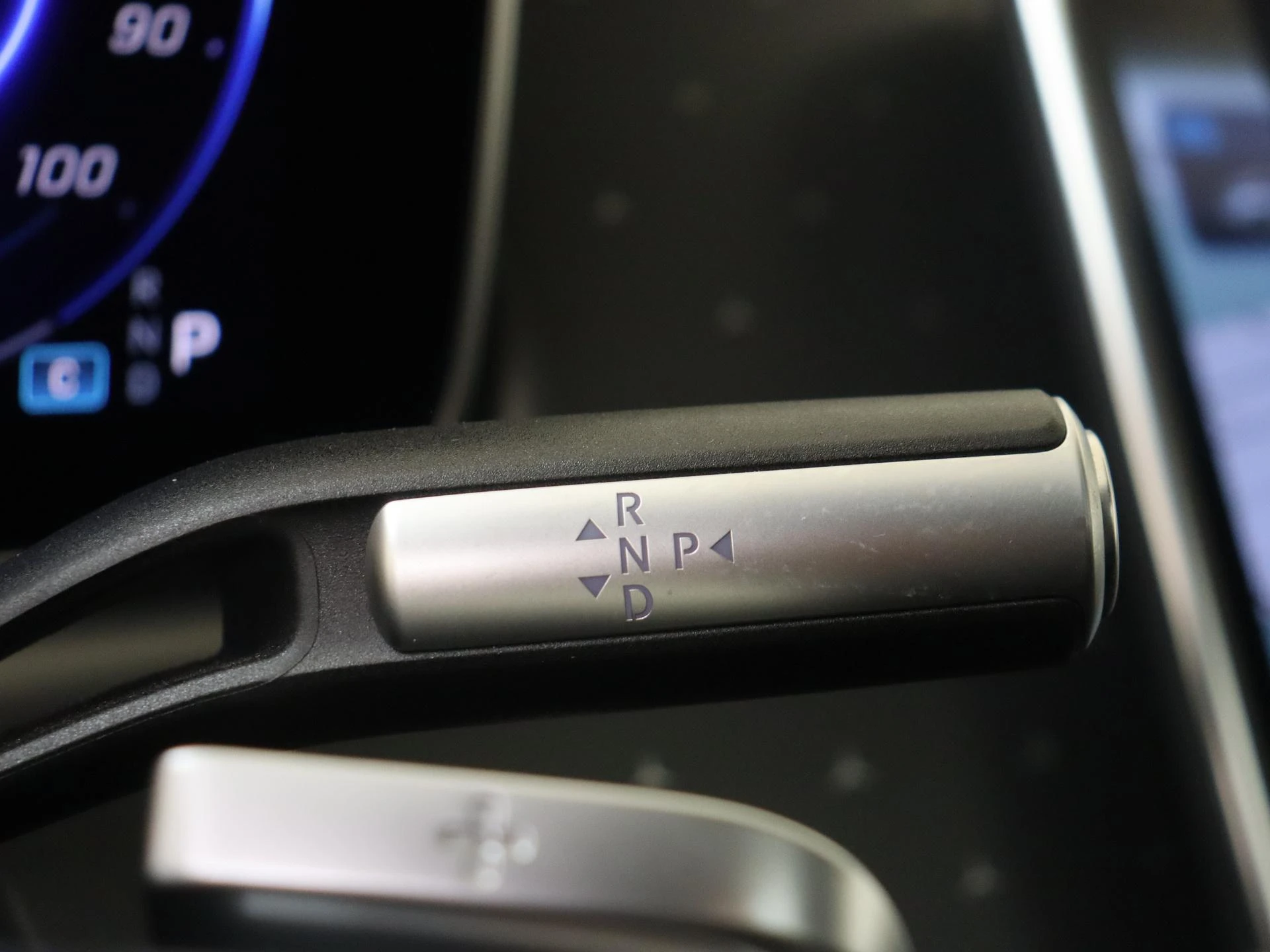 Mercedes-Benz-EQS-image-13