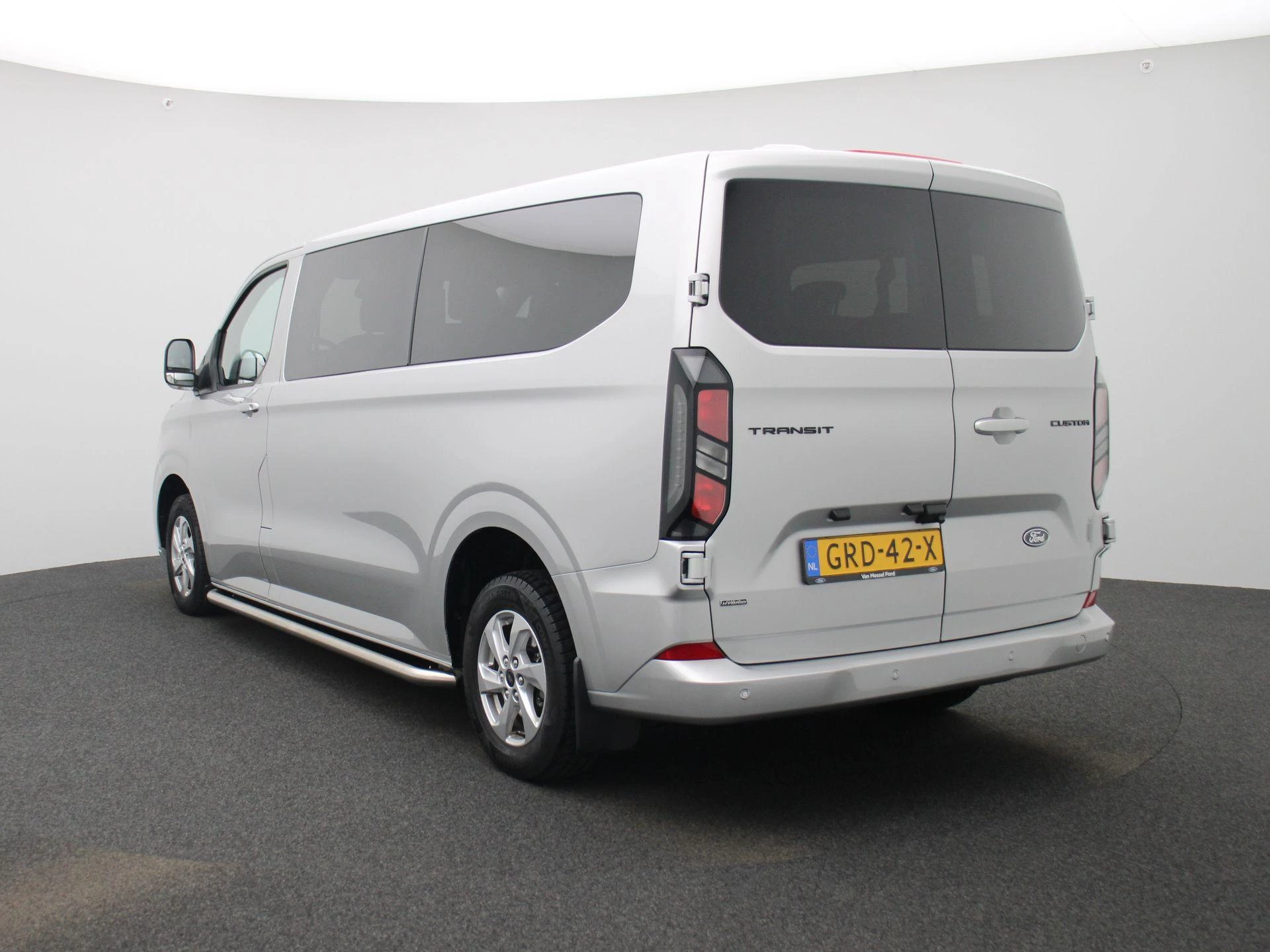 Ford-Transit Custom-image-1