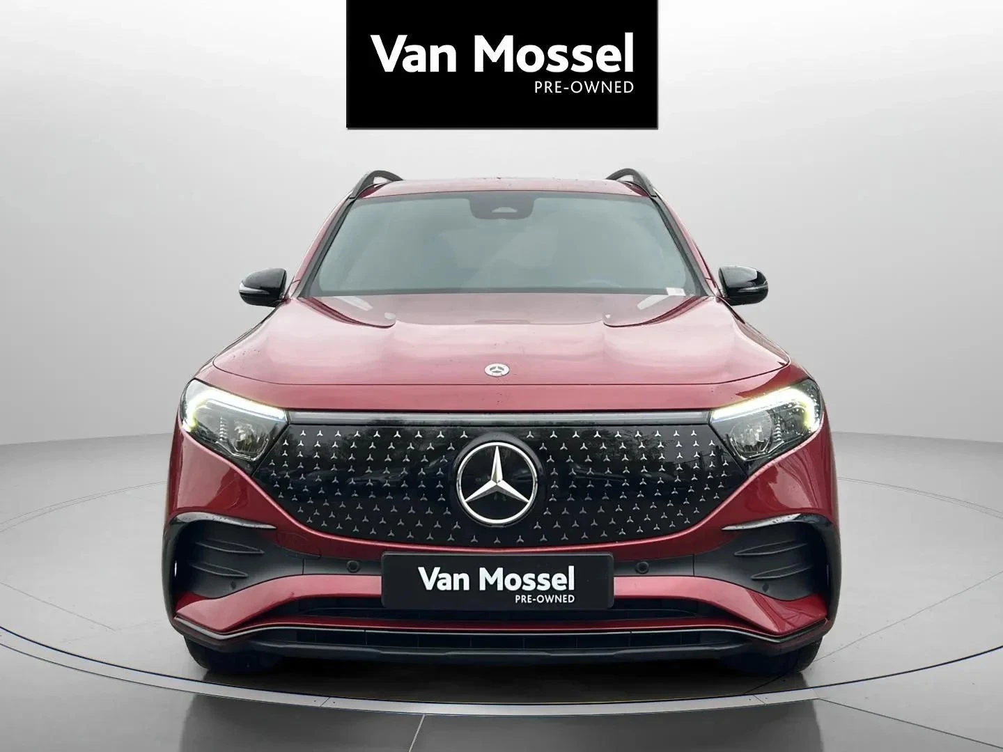 Mercedes-Benz-EQB-image-1