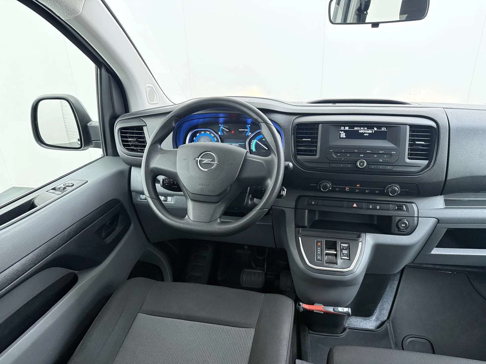 Opel-Vivaro-e-image-16