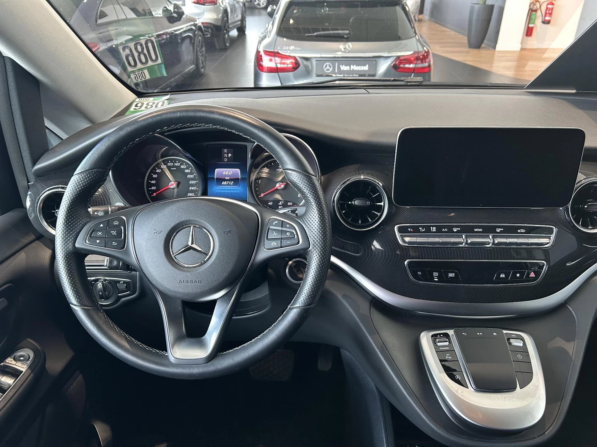 Mercedes-Benz-V-Klasse-image-7