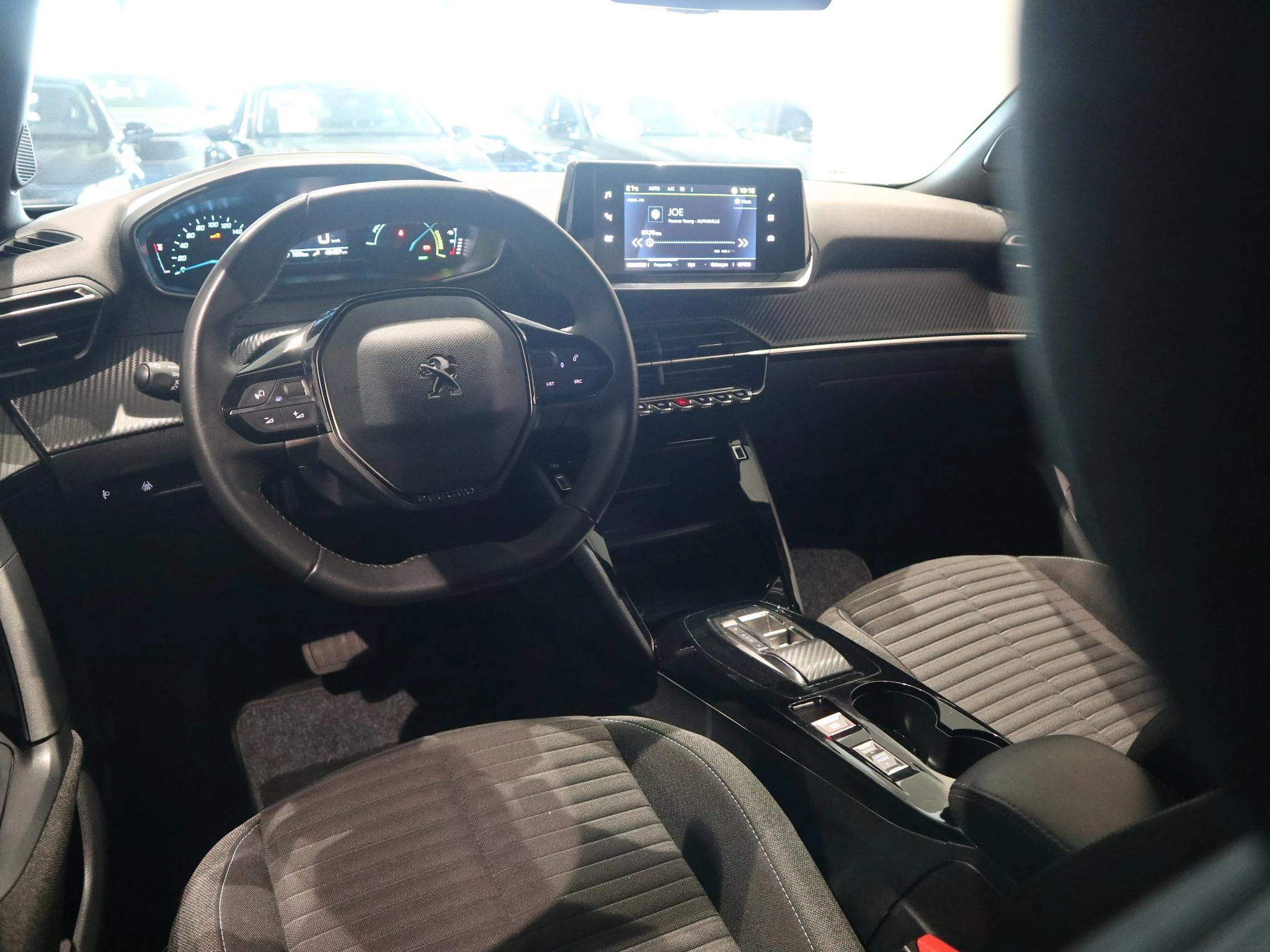 Peugeot-e-2008-image-10
