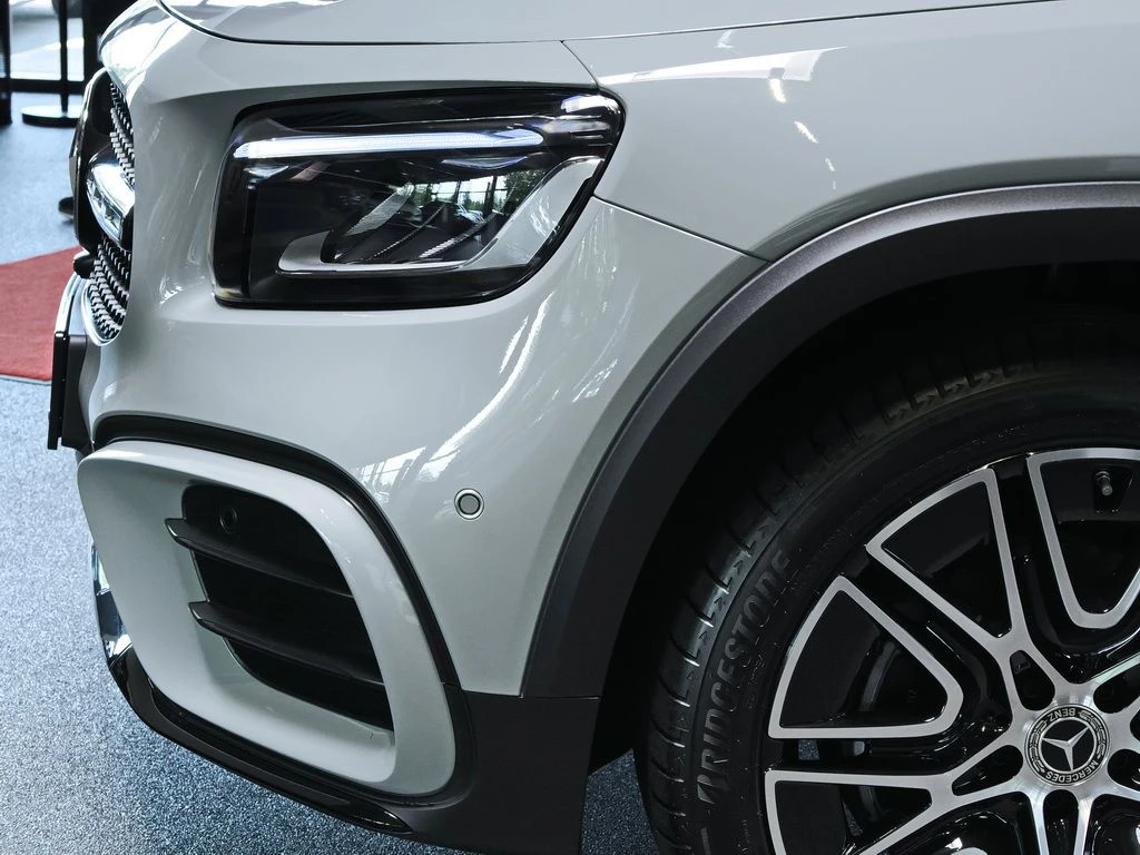 Mercedes-Benz-GLB 180 d-image-3