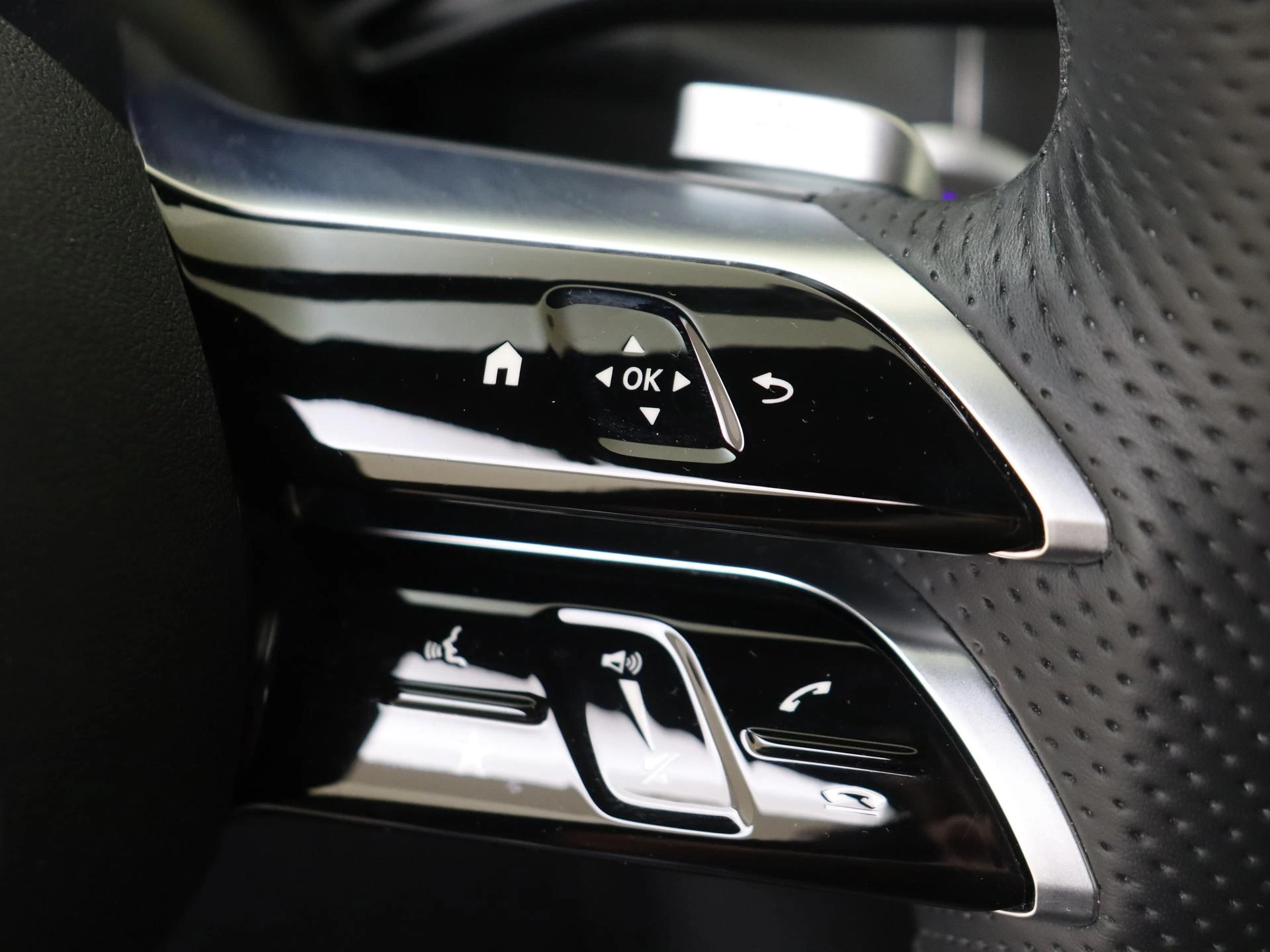 Mercedes-Benz-GLC-image-12