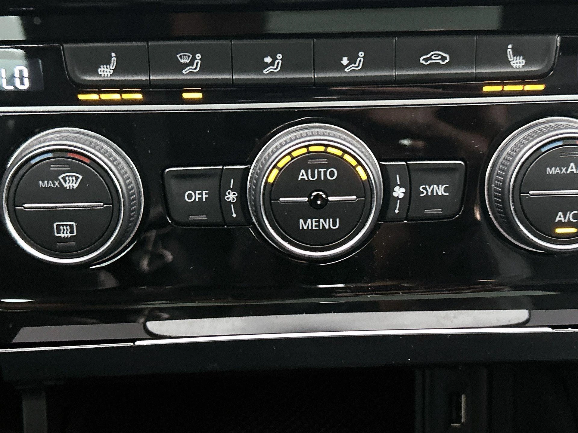 Volkswagen-Golf-image-7