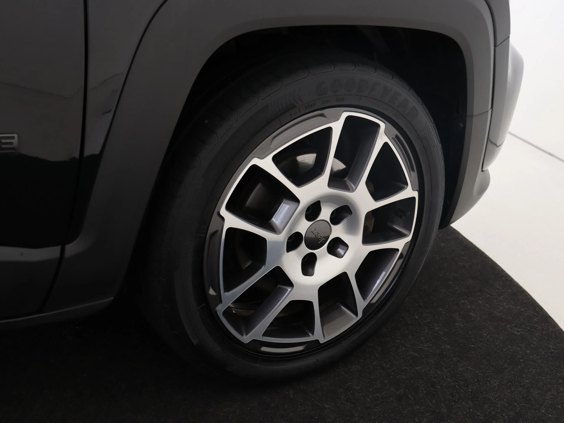 Jeep-Renegade-image-25