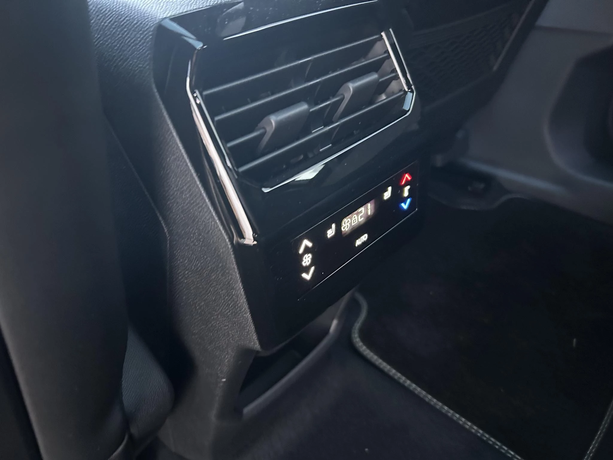 Peugeot-e-5008-image-15