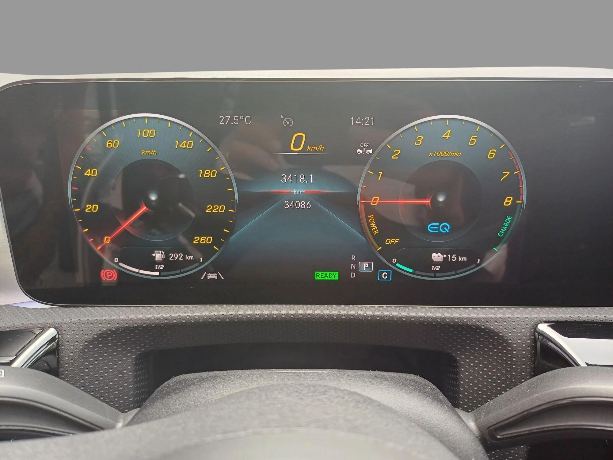 Mercedes-Benz-CLA-image-16