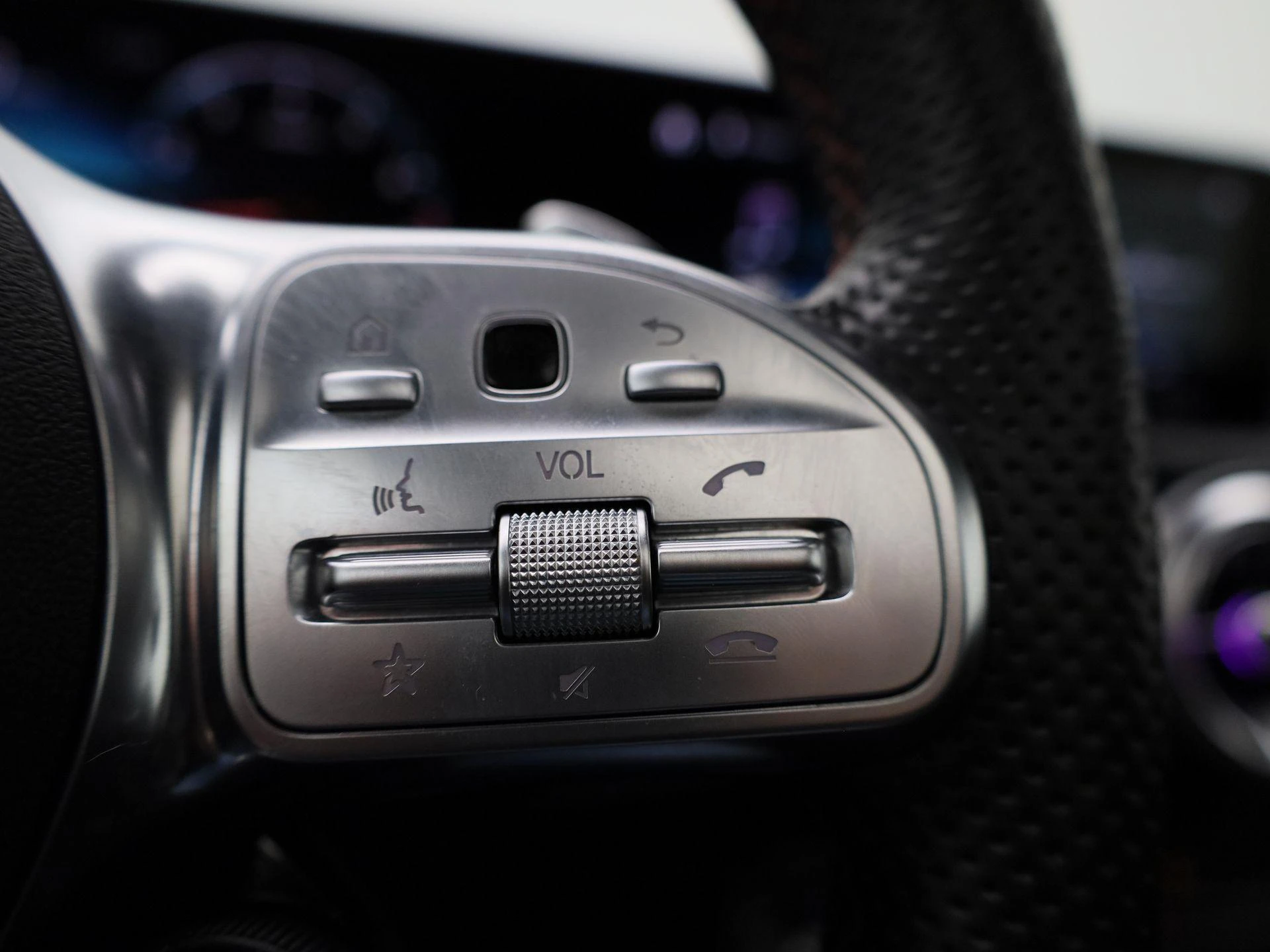 Mercedes-Benz-CLA-image-16