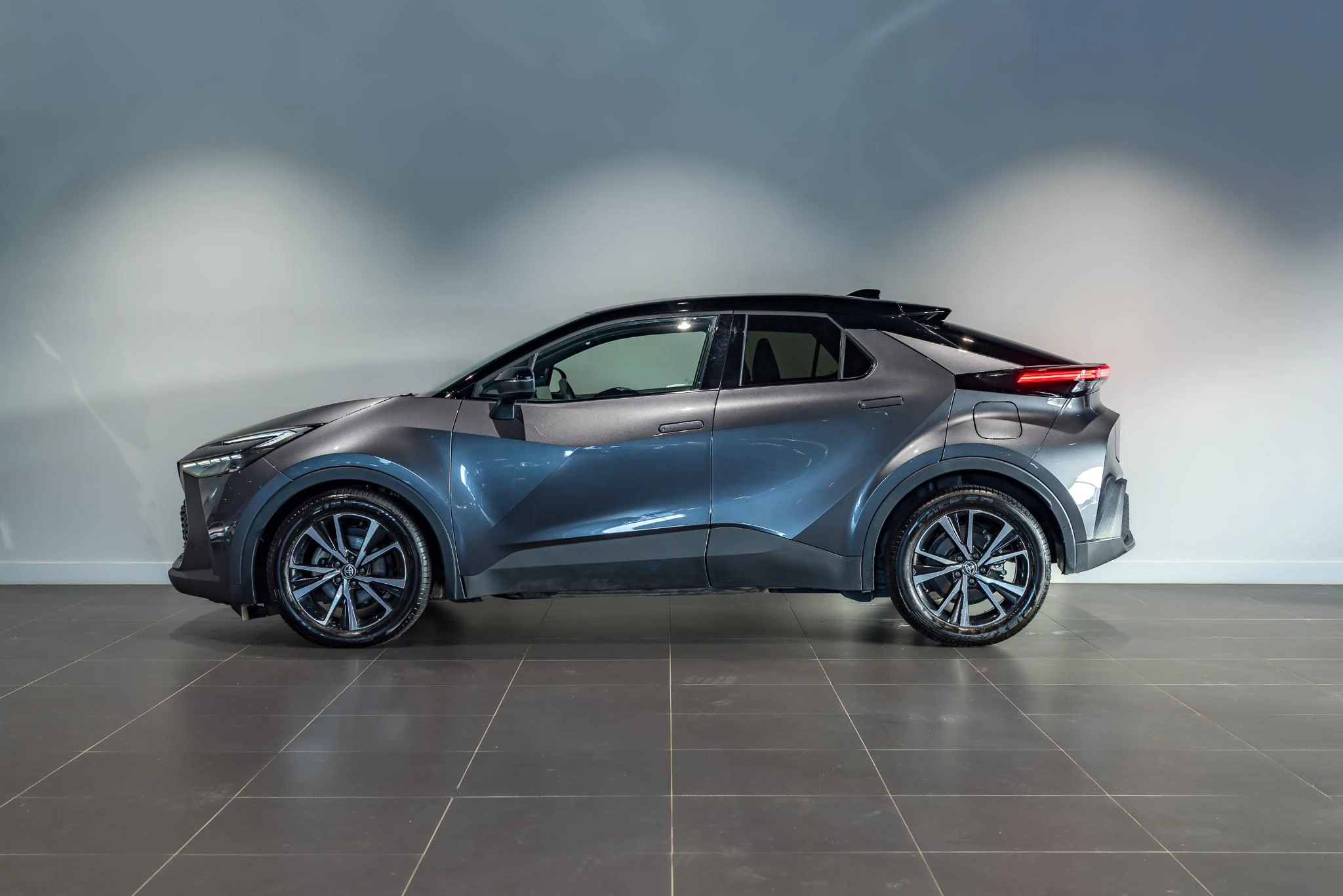 Toyota-C-HR-image-4