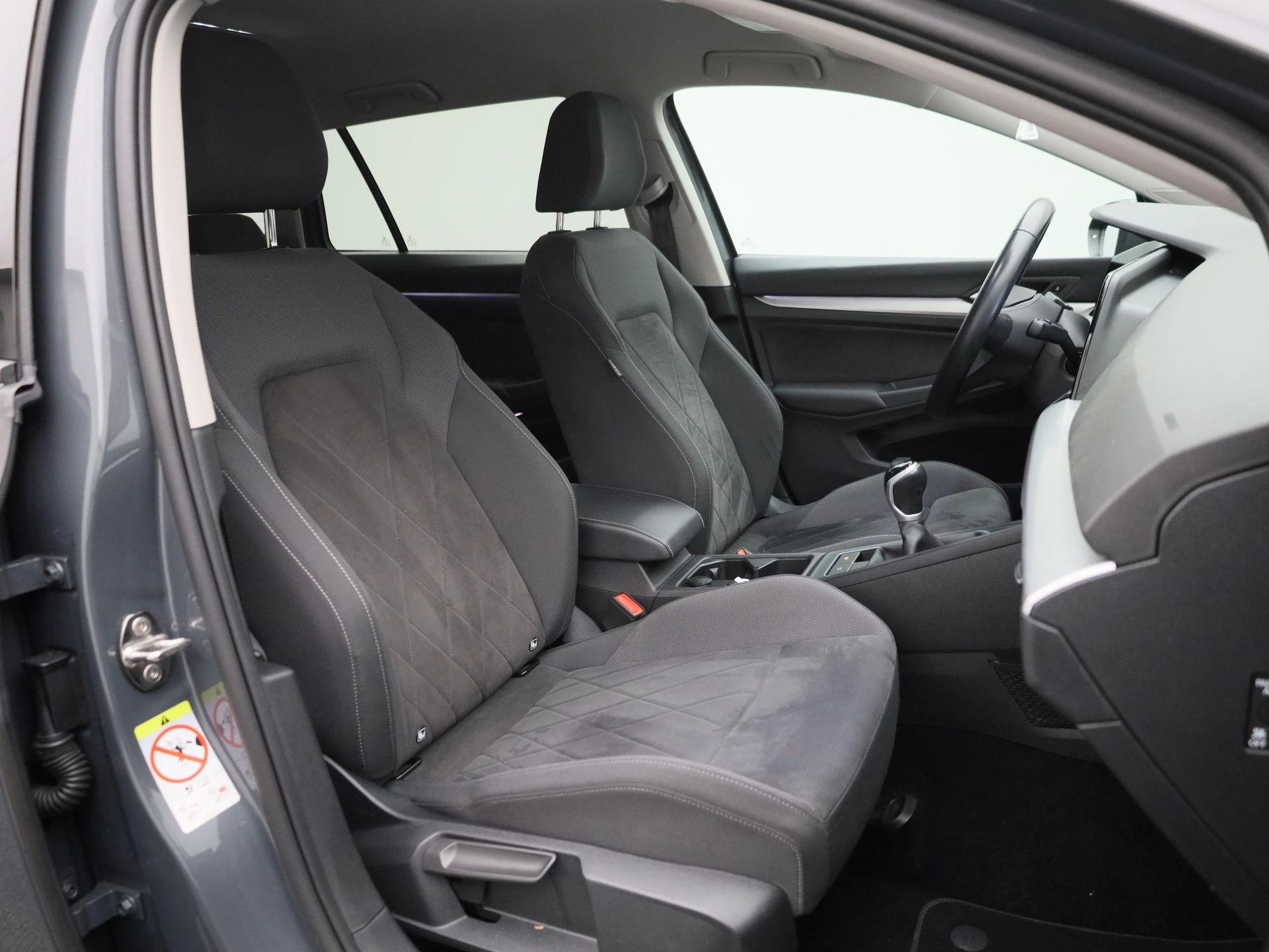 Volkswagen-Golf-image-29