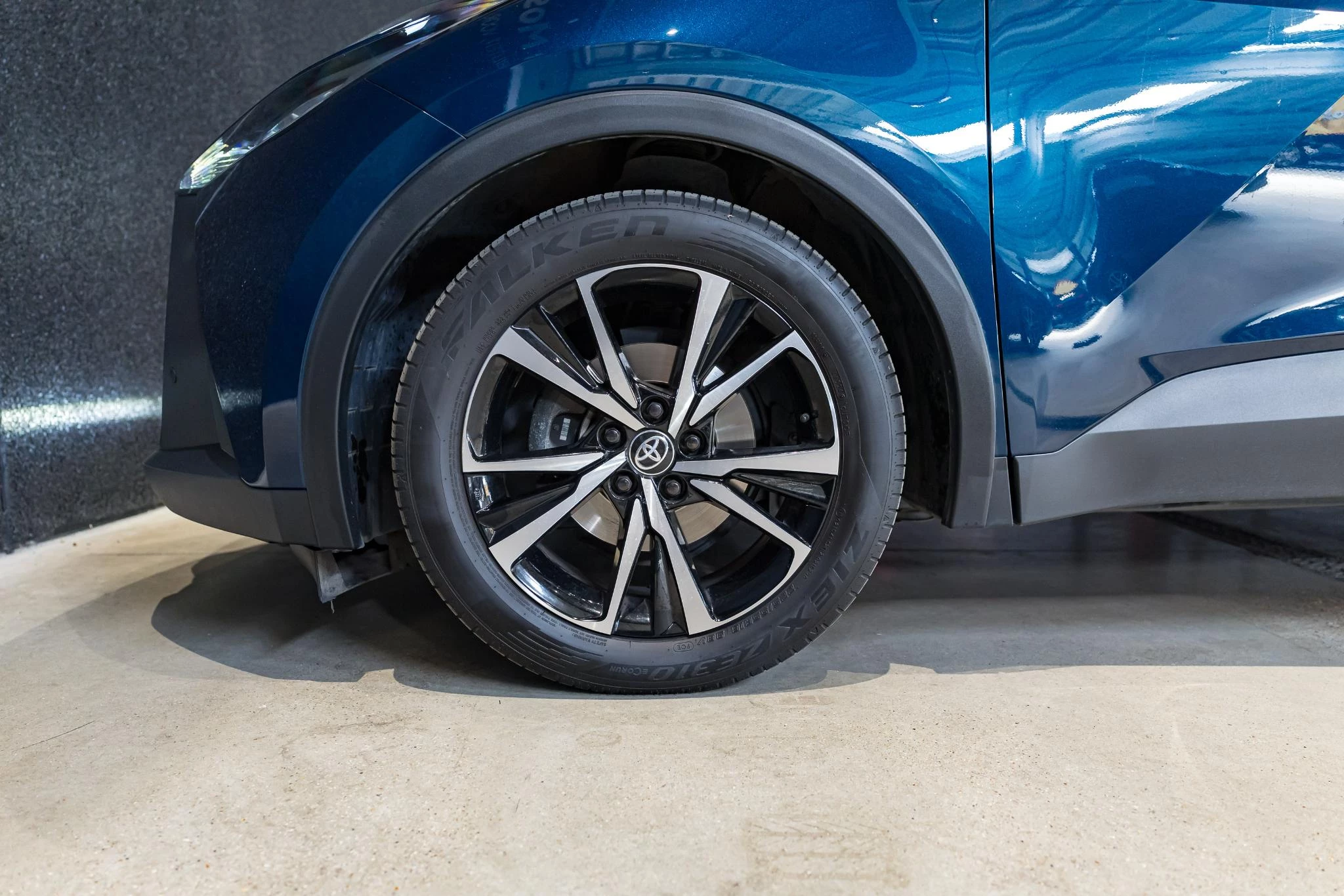 Toyota C-HR 1.8 VVT i-Hybrid C-Lub Mono-Tone E-CVT