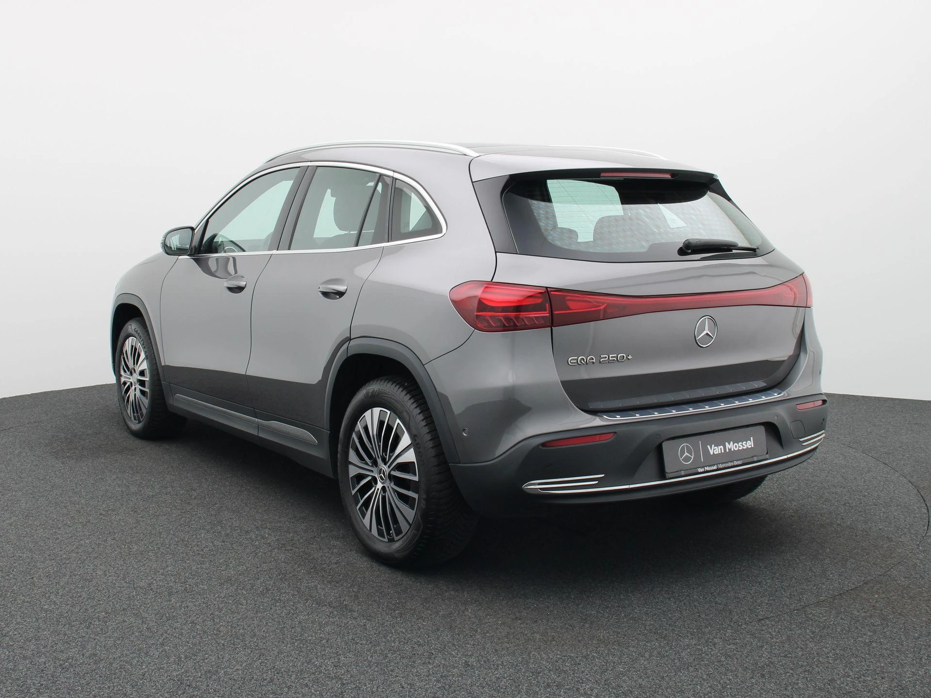 Mercedes-Benz EQA 250+ Business Line + PANO DAK + CARPLAY + CAMERA +