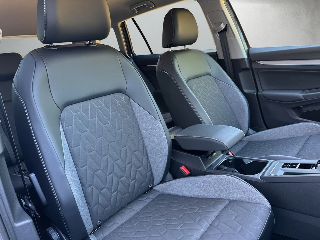 Volkswagen-Golf-image-12