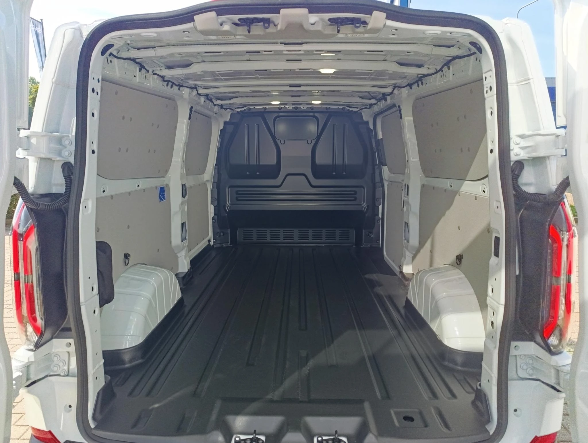 Ford-E-Transit-image-12