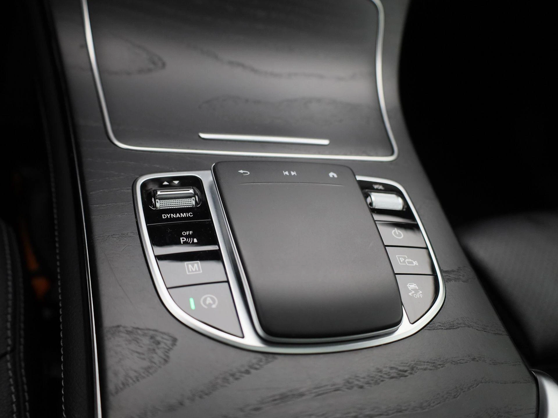 Mercedes-Benz-GLC-image-22