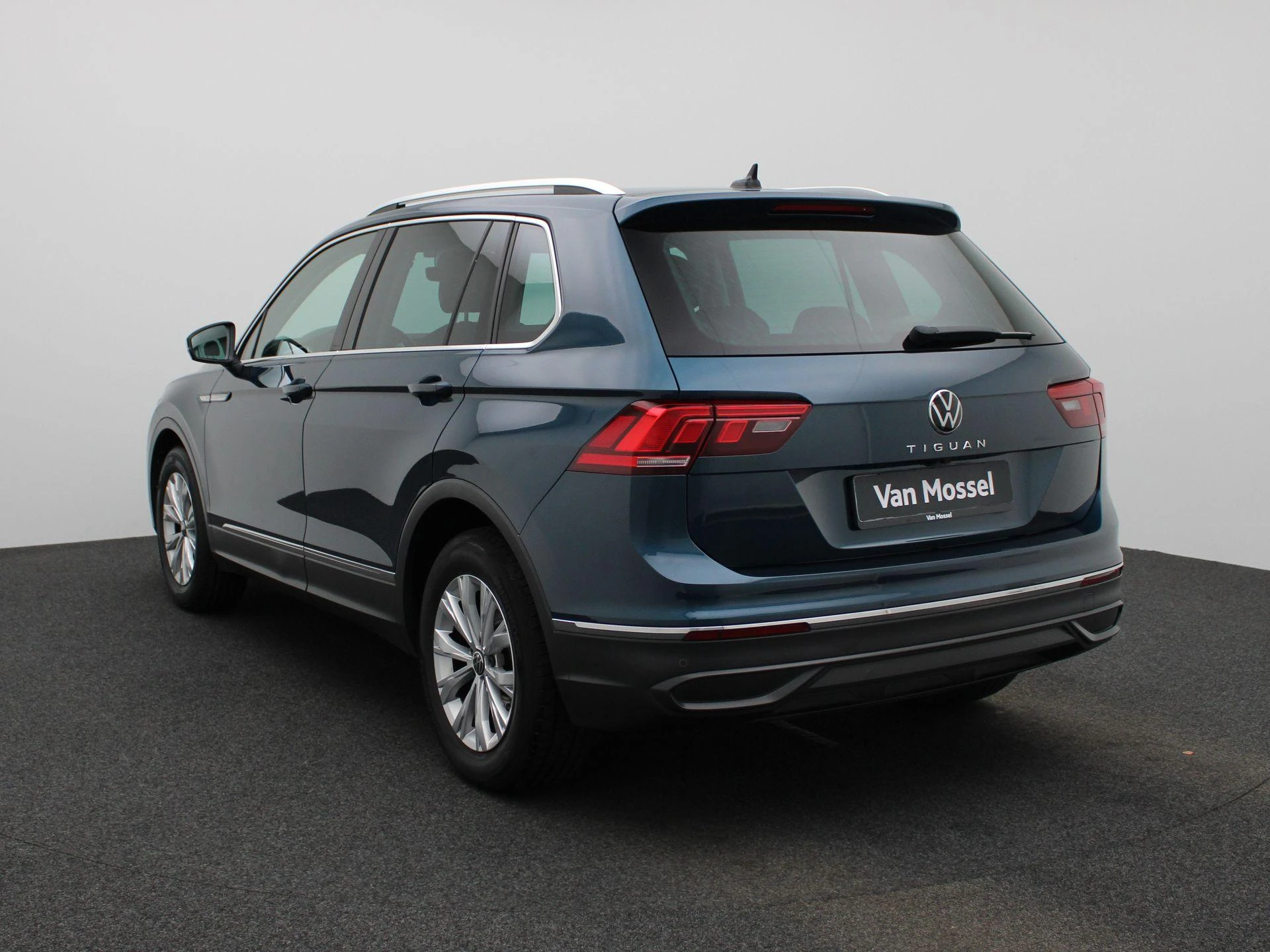 Volkswagen-Tiguan-image-1