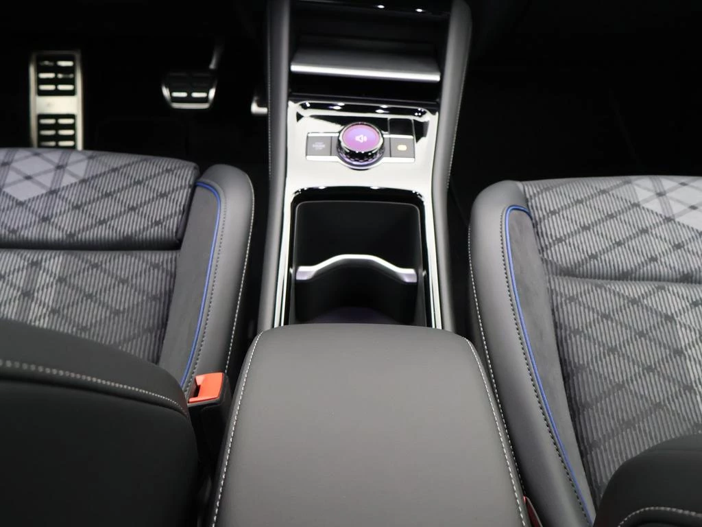 Volkswagen-Tiguan-image-15