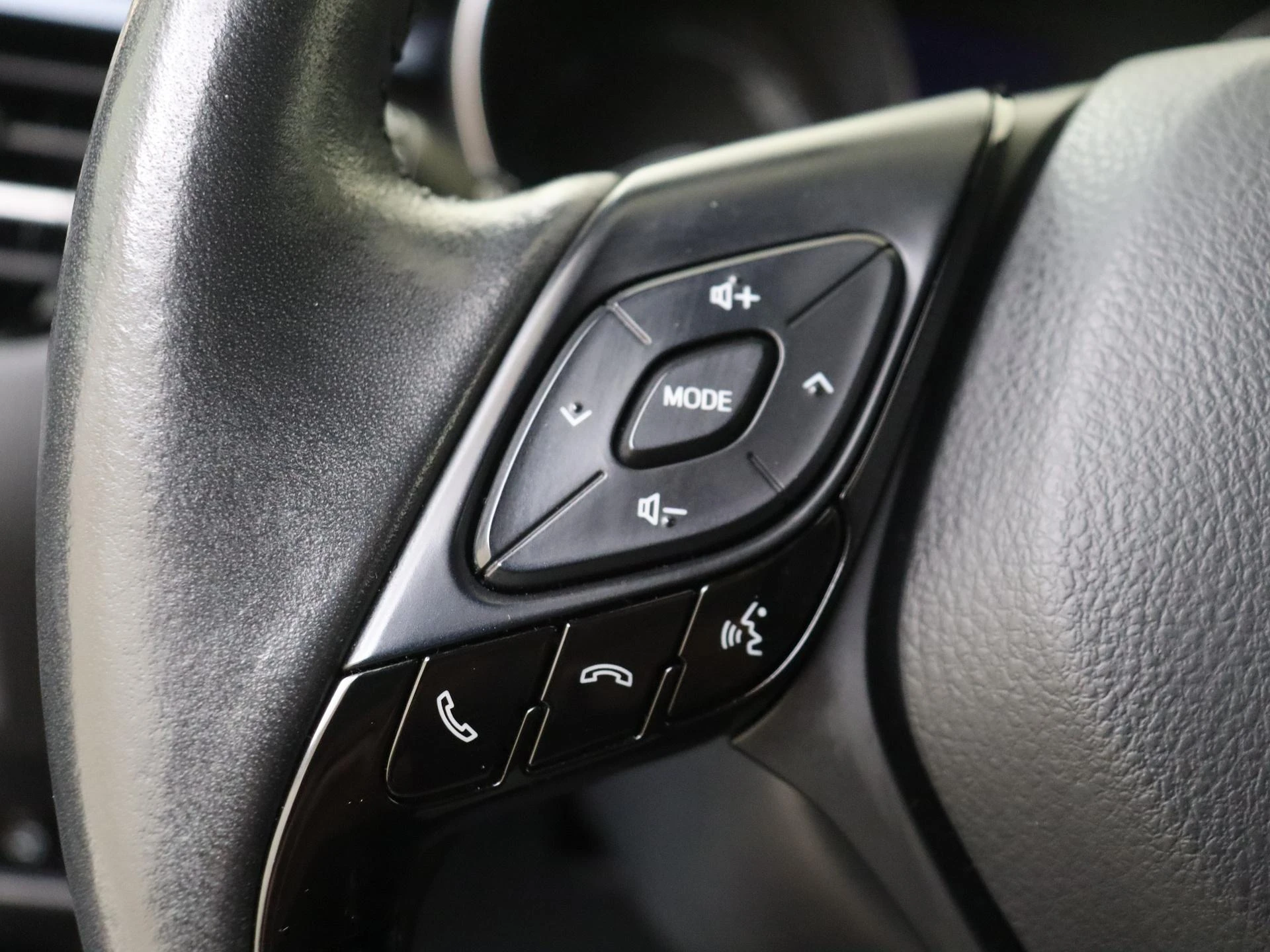 Toyota-C-HR-image-11