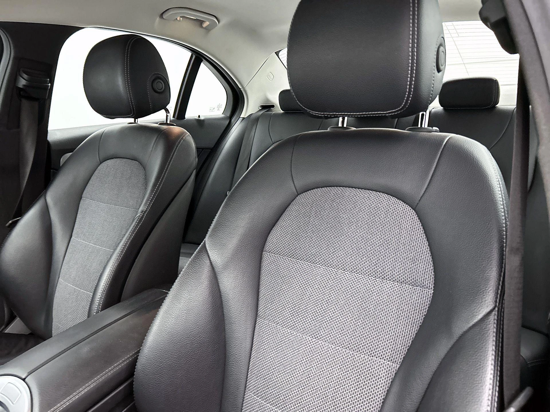 Mercedes-Benz-C-Klasse-image-11