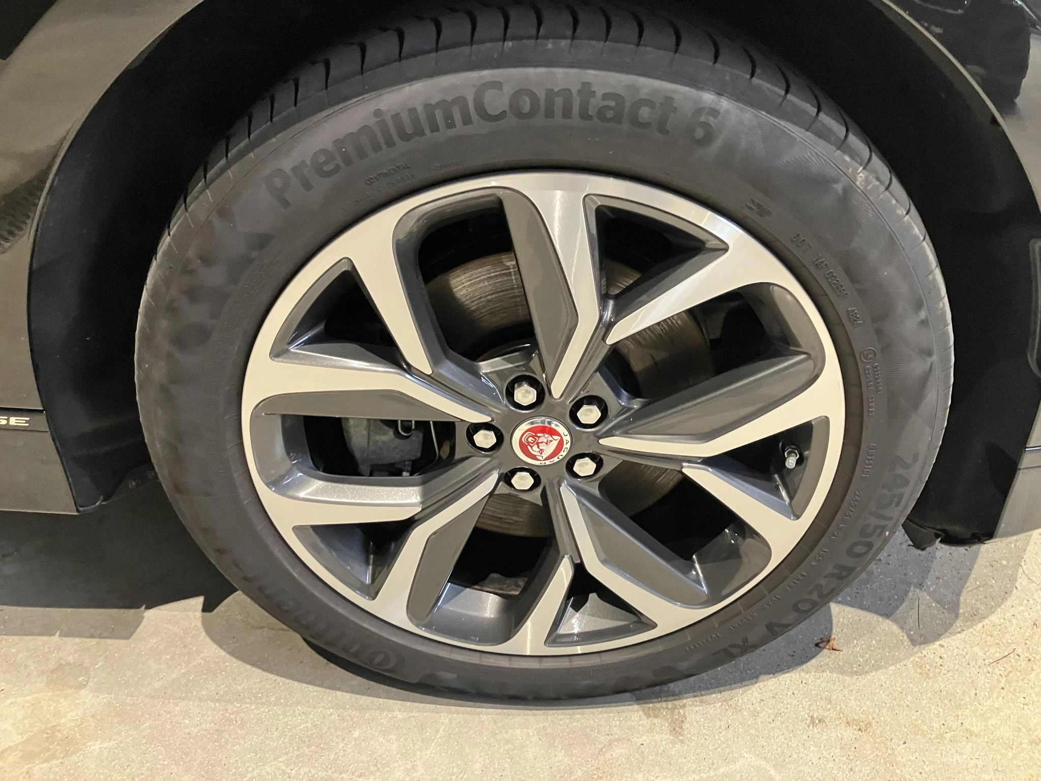 Jaguar-I-PACE-image-18