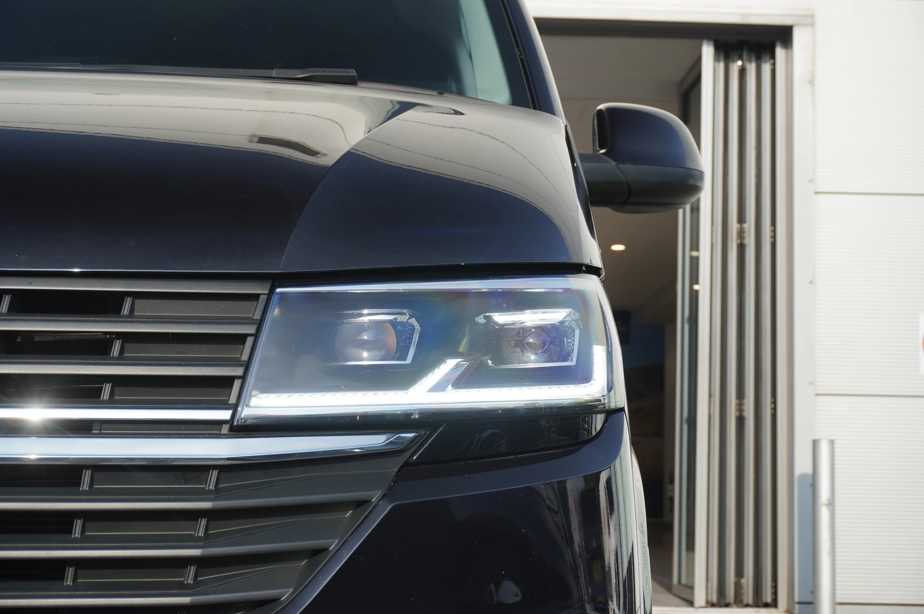 Volkswagen-Transporter-image-39