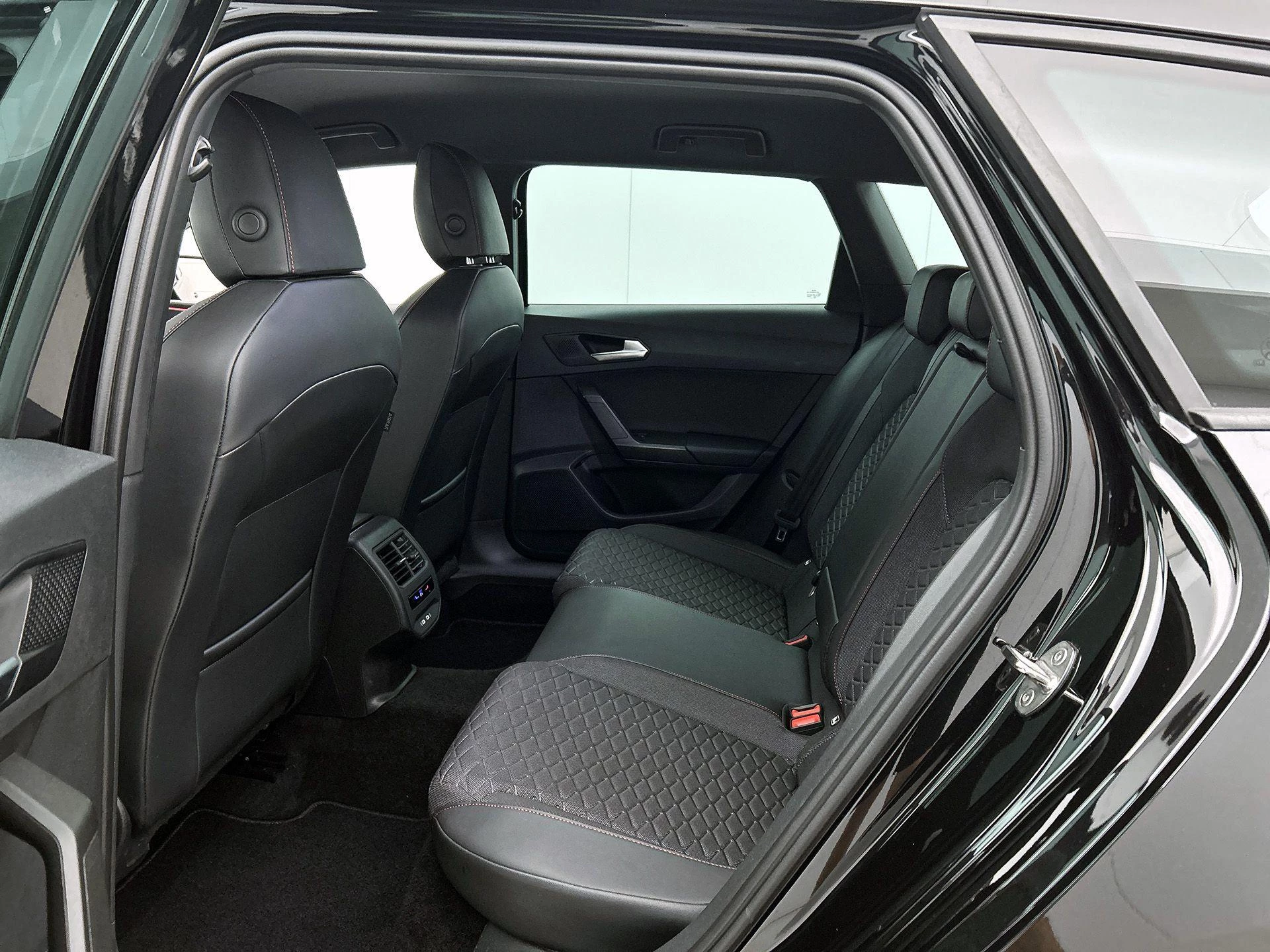 SEAT Leon Sportstourer 1.4 TSI eHybrid PHEV FR Business Intense