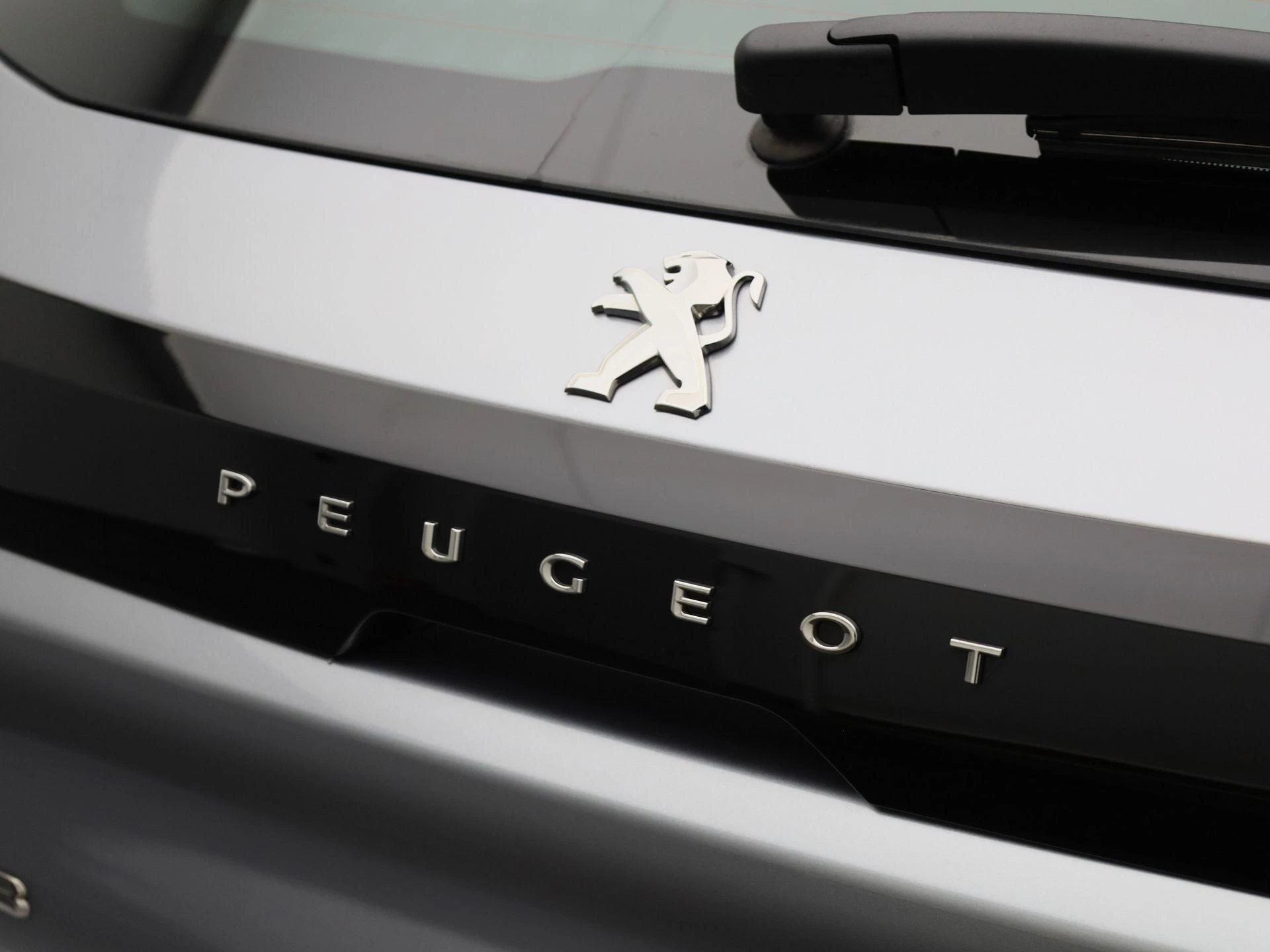 Peugeot-e-208-image-39