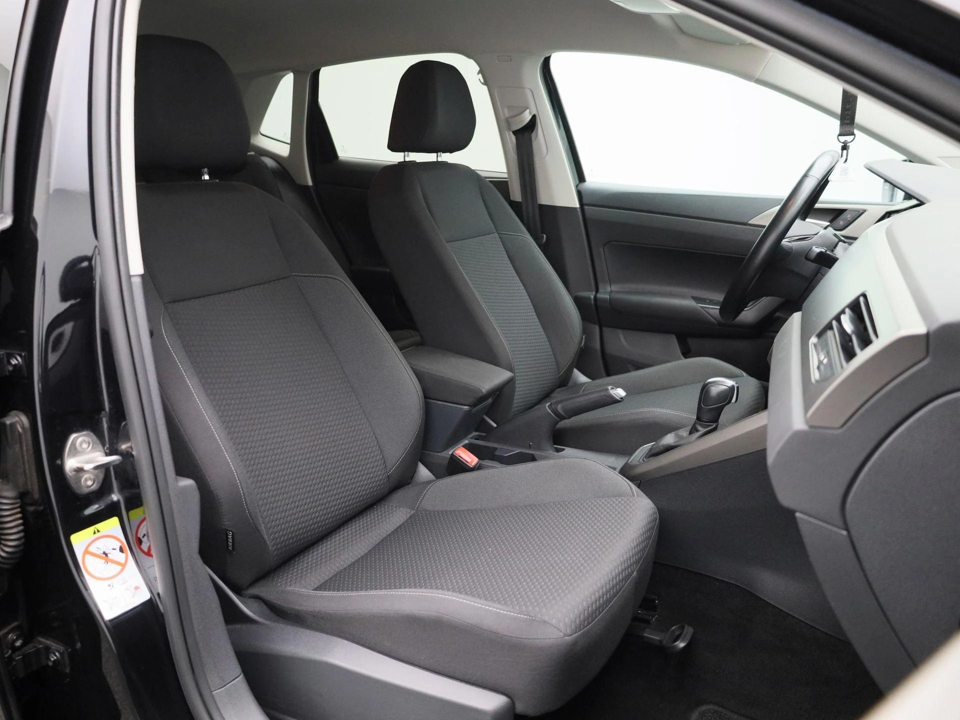 Volkswagen-Polo-image-27