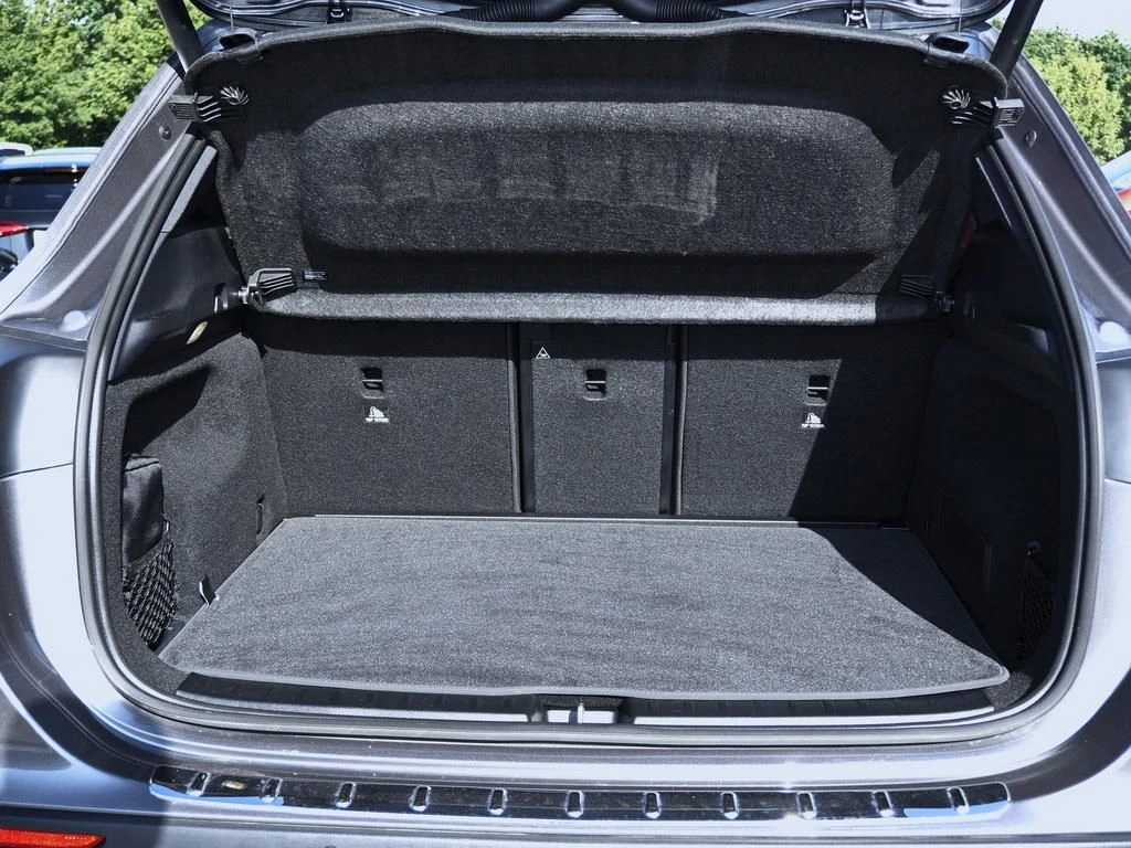 Mercedes-Benz-GLA 220 d-image-15