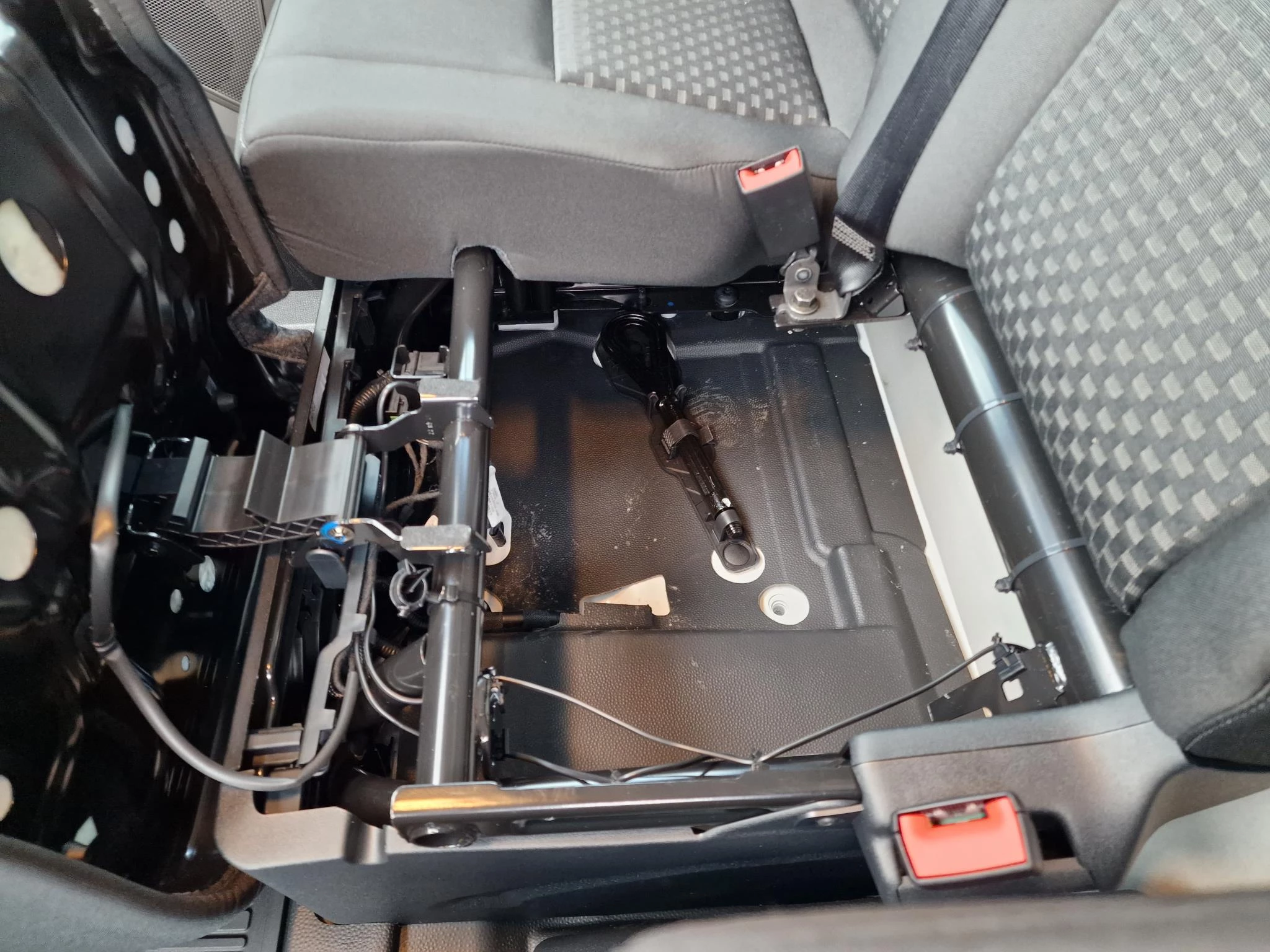 Ford-E-Transit-image-35