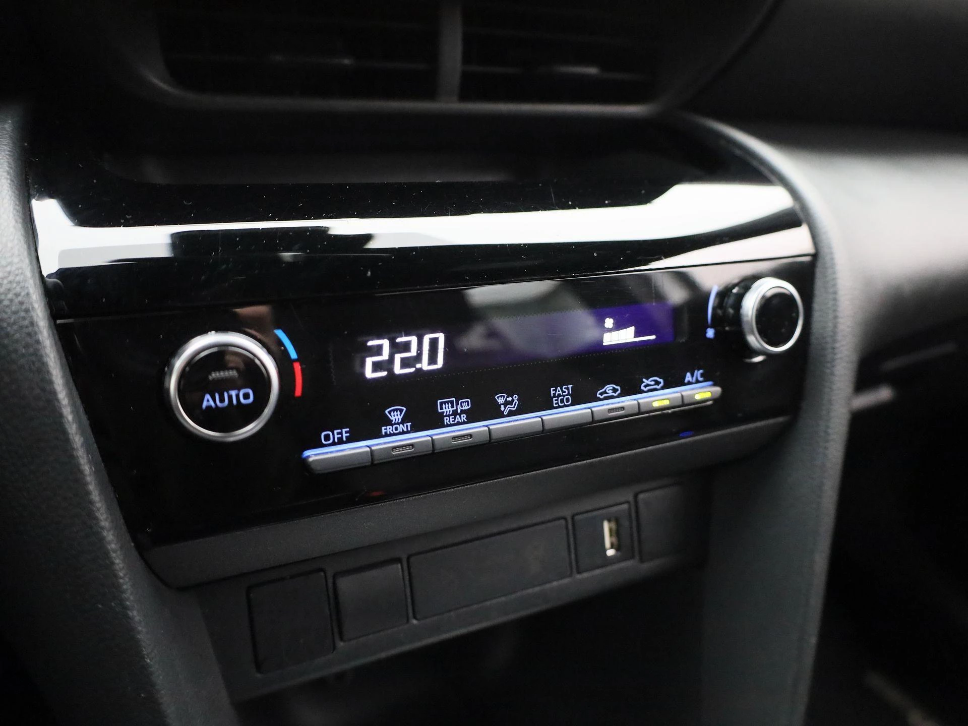 Toyota-Yaris Cross-image-24