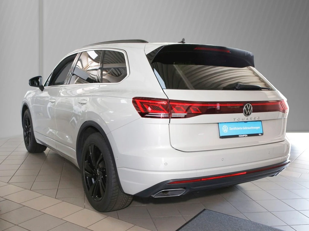 Volkswagen-Touareg-image-3