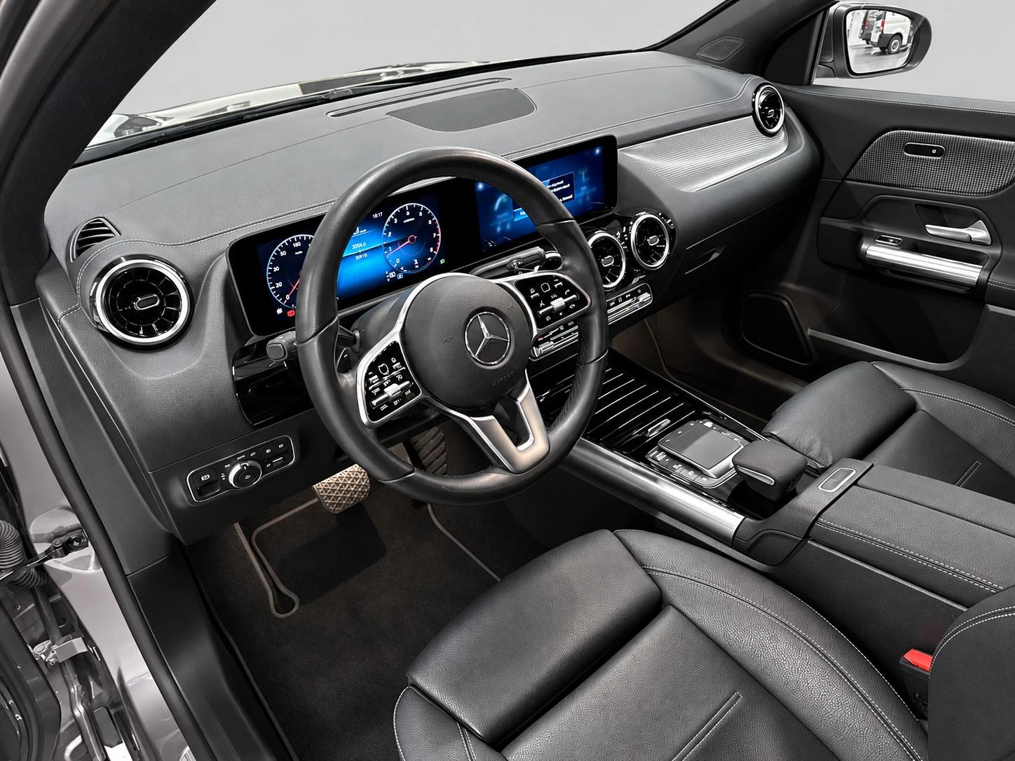 Mercedes-Benz-GLA-image-8