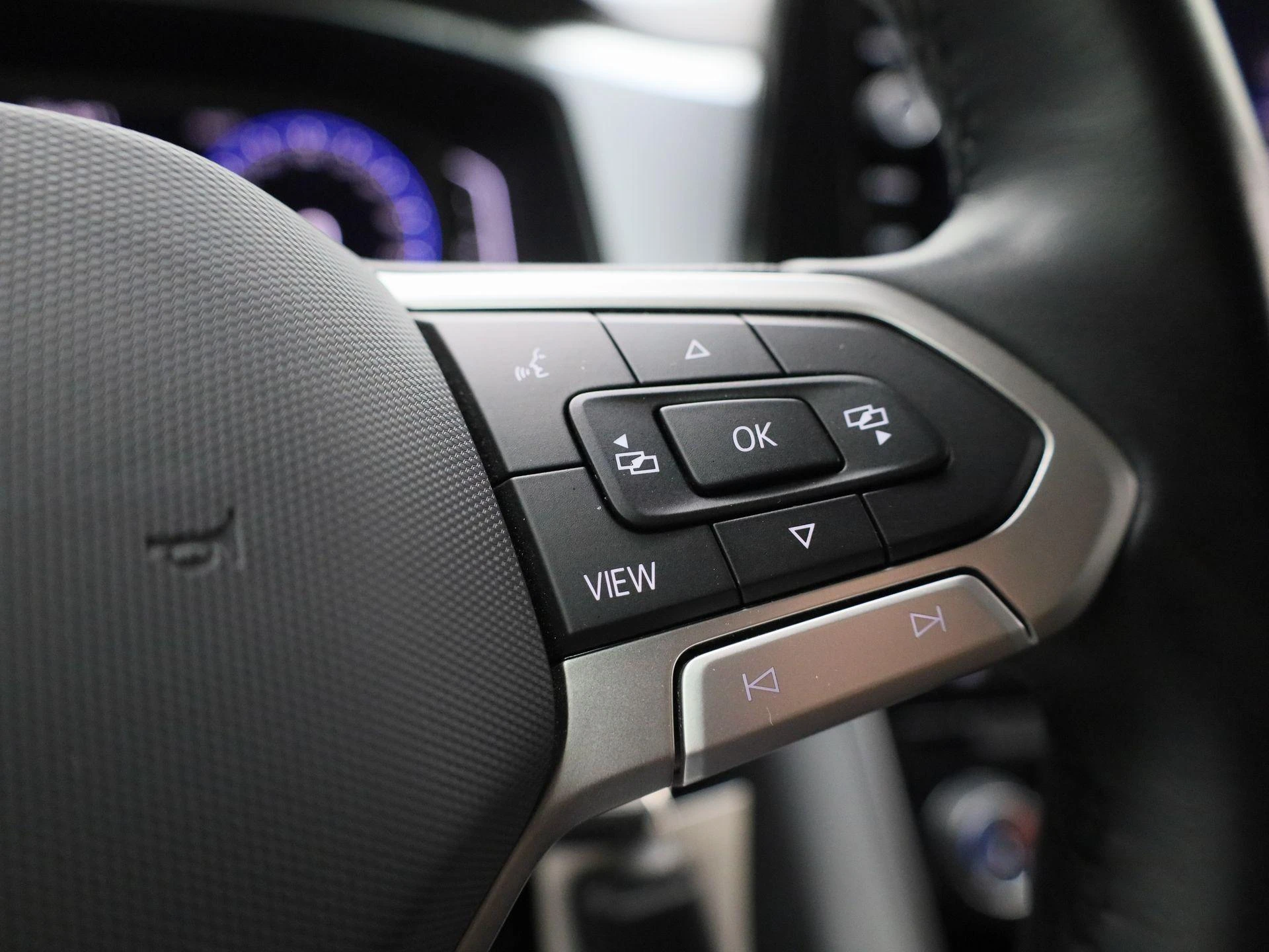 Volkswagen-T-Roc-image-17