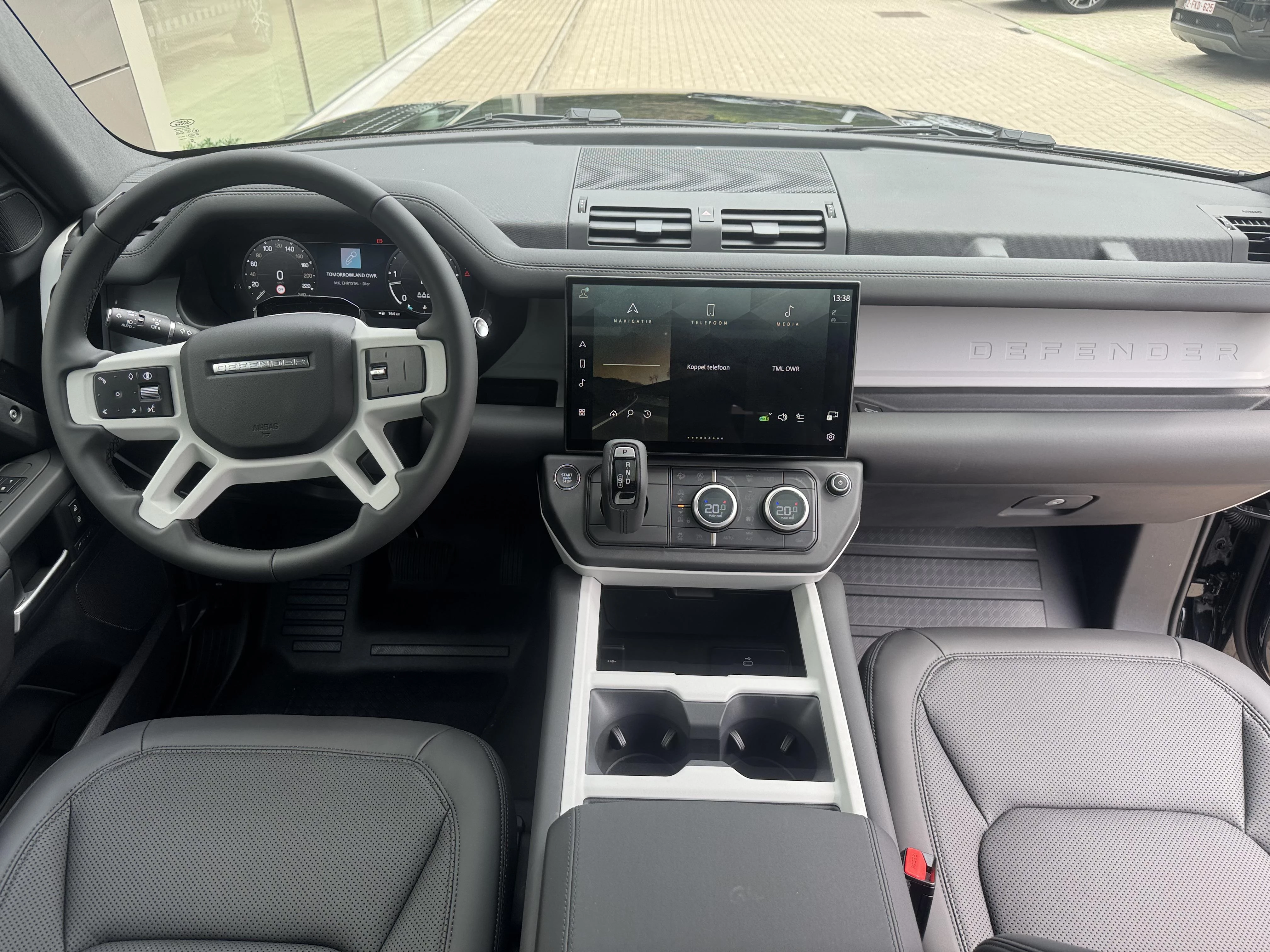 Land Rover-Defender-image-9