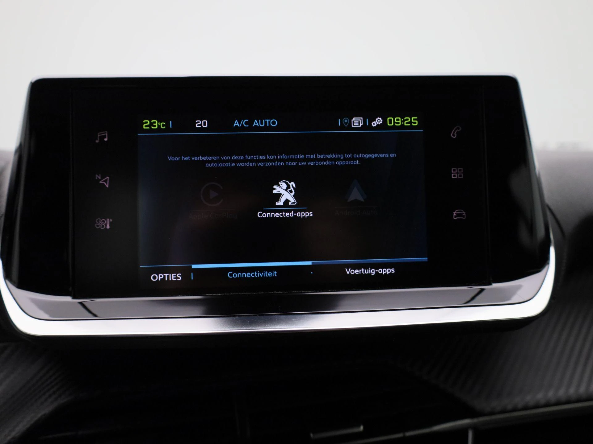 Peugeot-e-2008-image-22